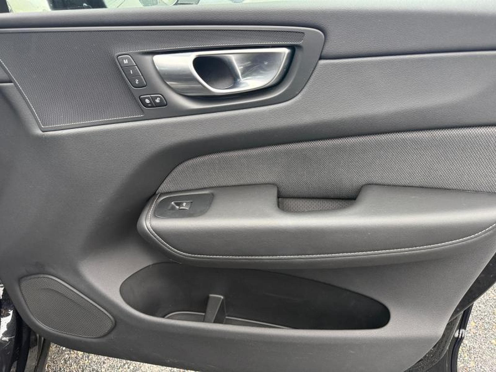 Volvo XC60 B5 Black Edition Plus / Essence (2025) - Foto 21