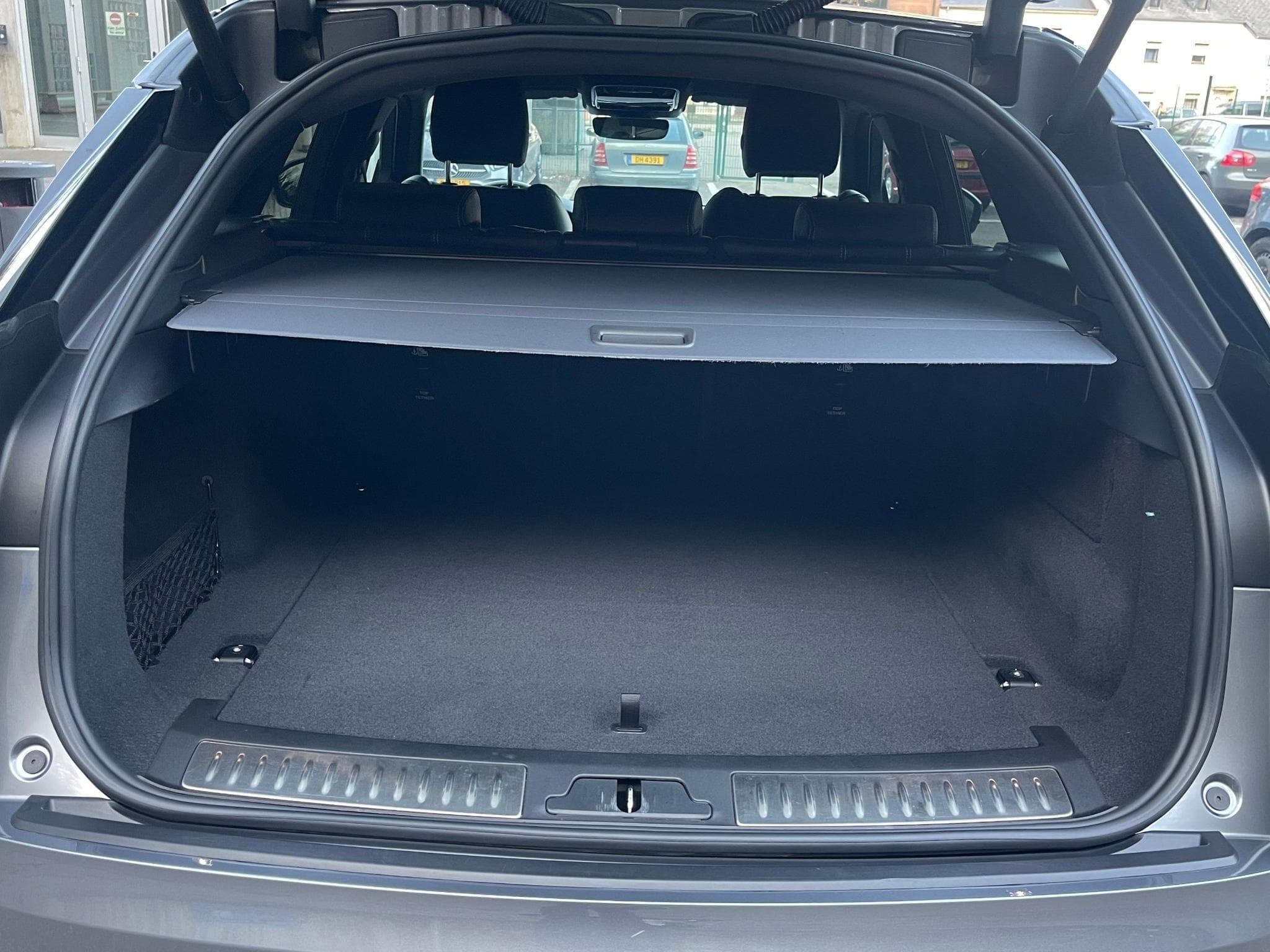 Land-Rover Range Rover Velar D200 R-Dynamic SE AWD Auto (2023) - Foto 2