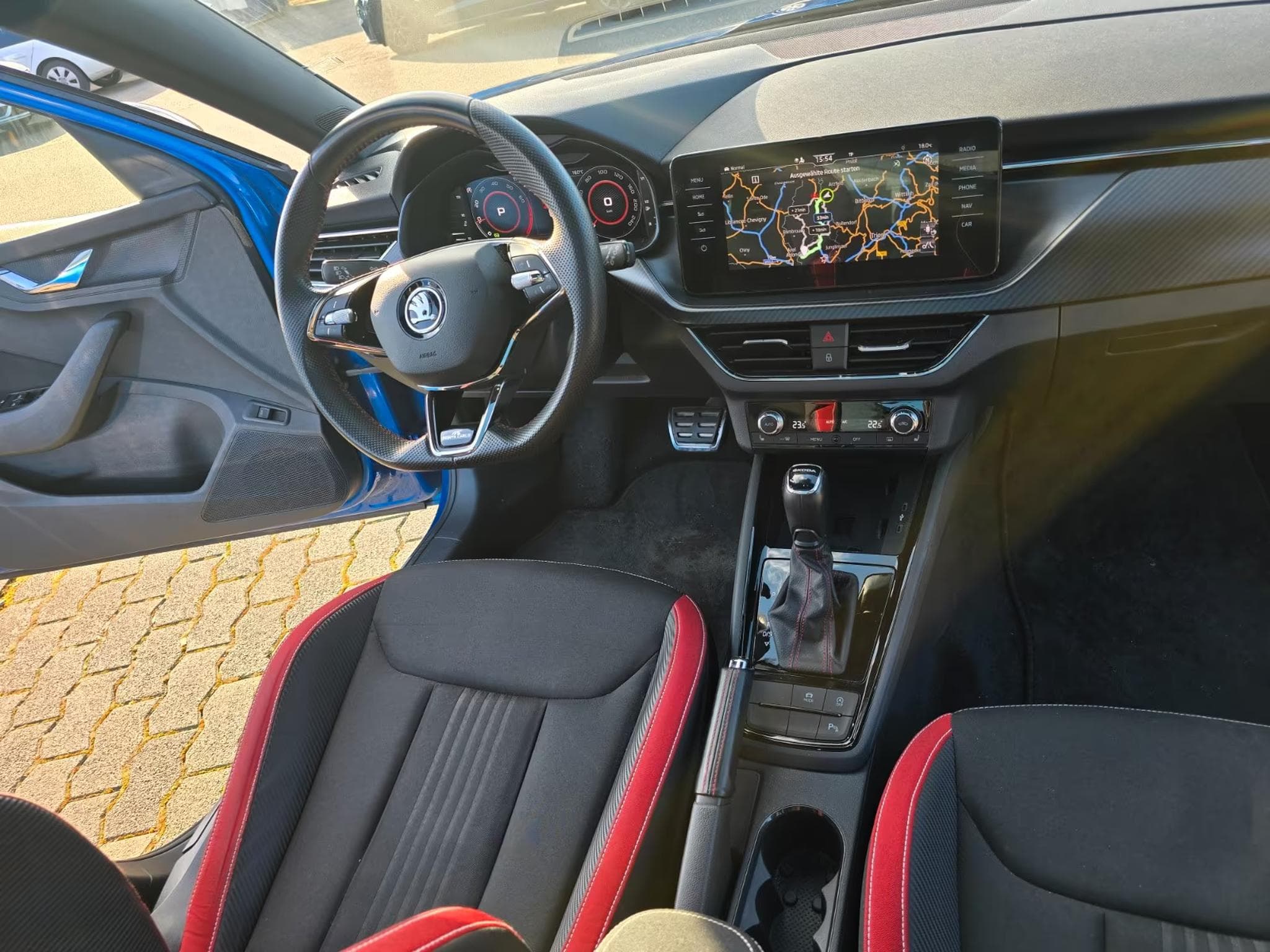 Skoda Kamiq 1.5 TSI Monte Carlo AHK ACC VIRTUAL (2020) - Photo 5