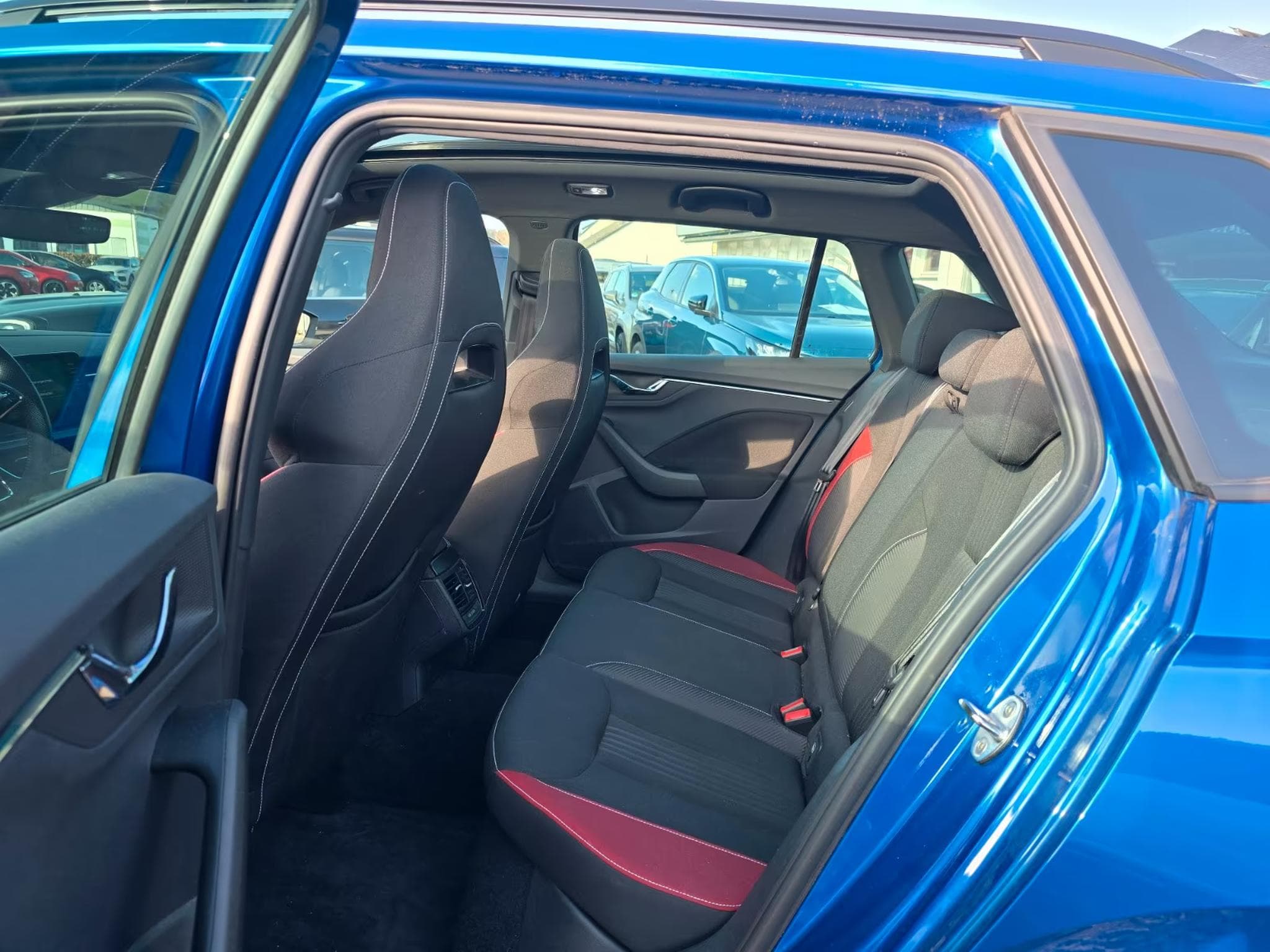 Skoda Kamiq 1.5 TSI Monte Carlo AHK ACC VIRTUAL (2020) - Photo 4