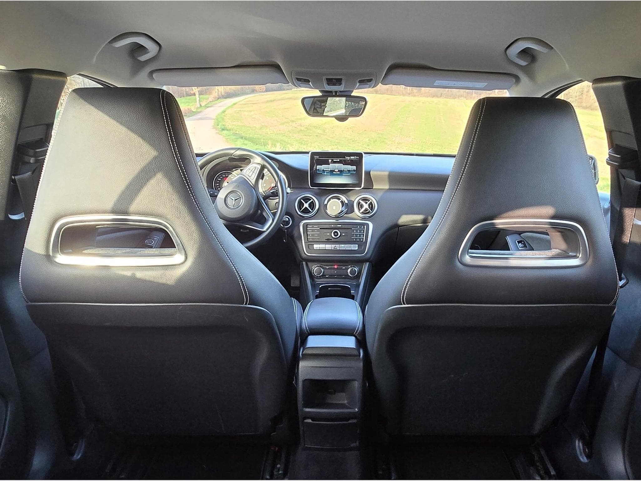 Mercedes A 180 (2016) - Photo 4