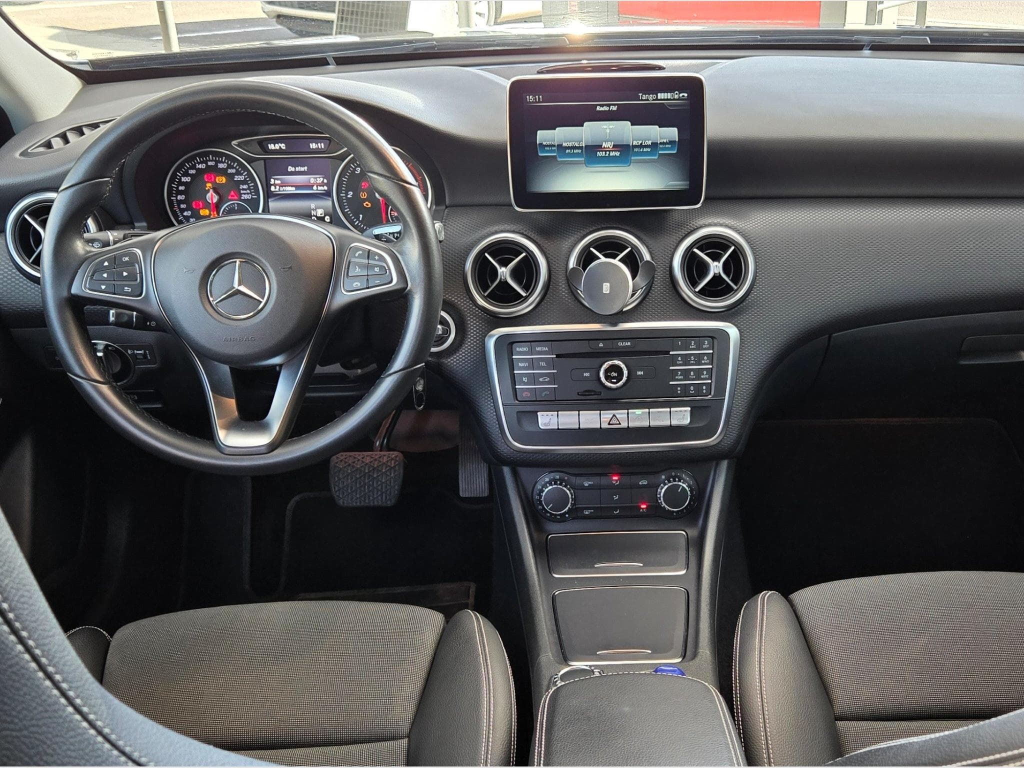 Mercedes A 180 (2016) - Photo 11