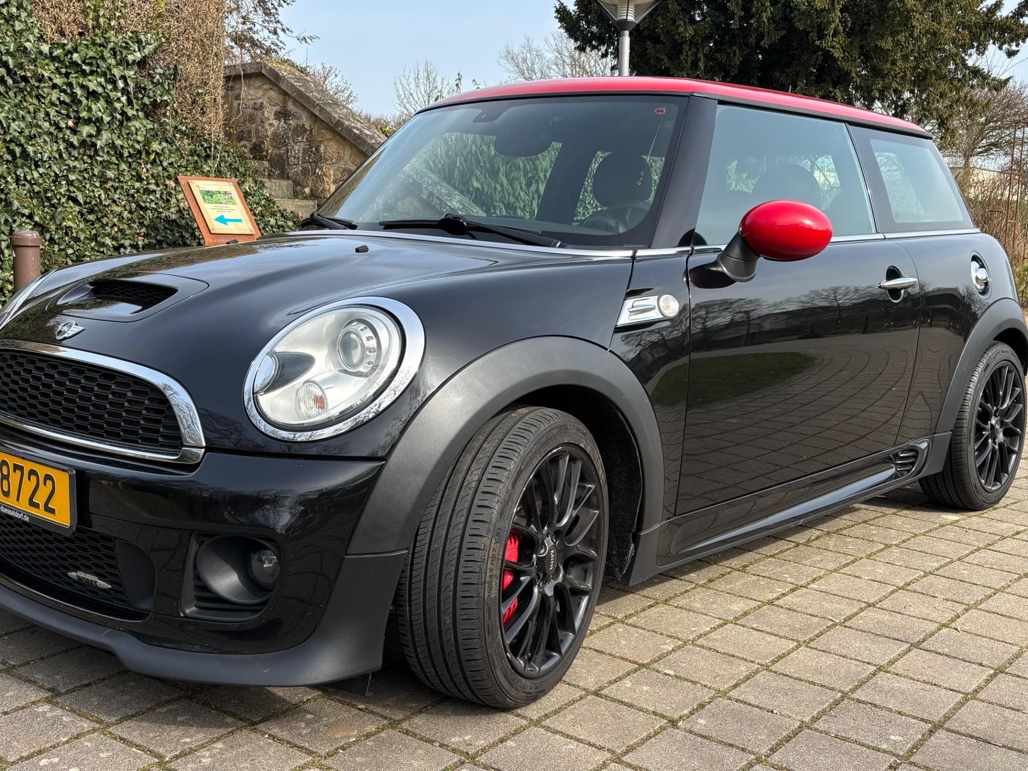 Mini Cooper John Cooper Works (2012) - Photo 1
