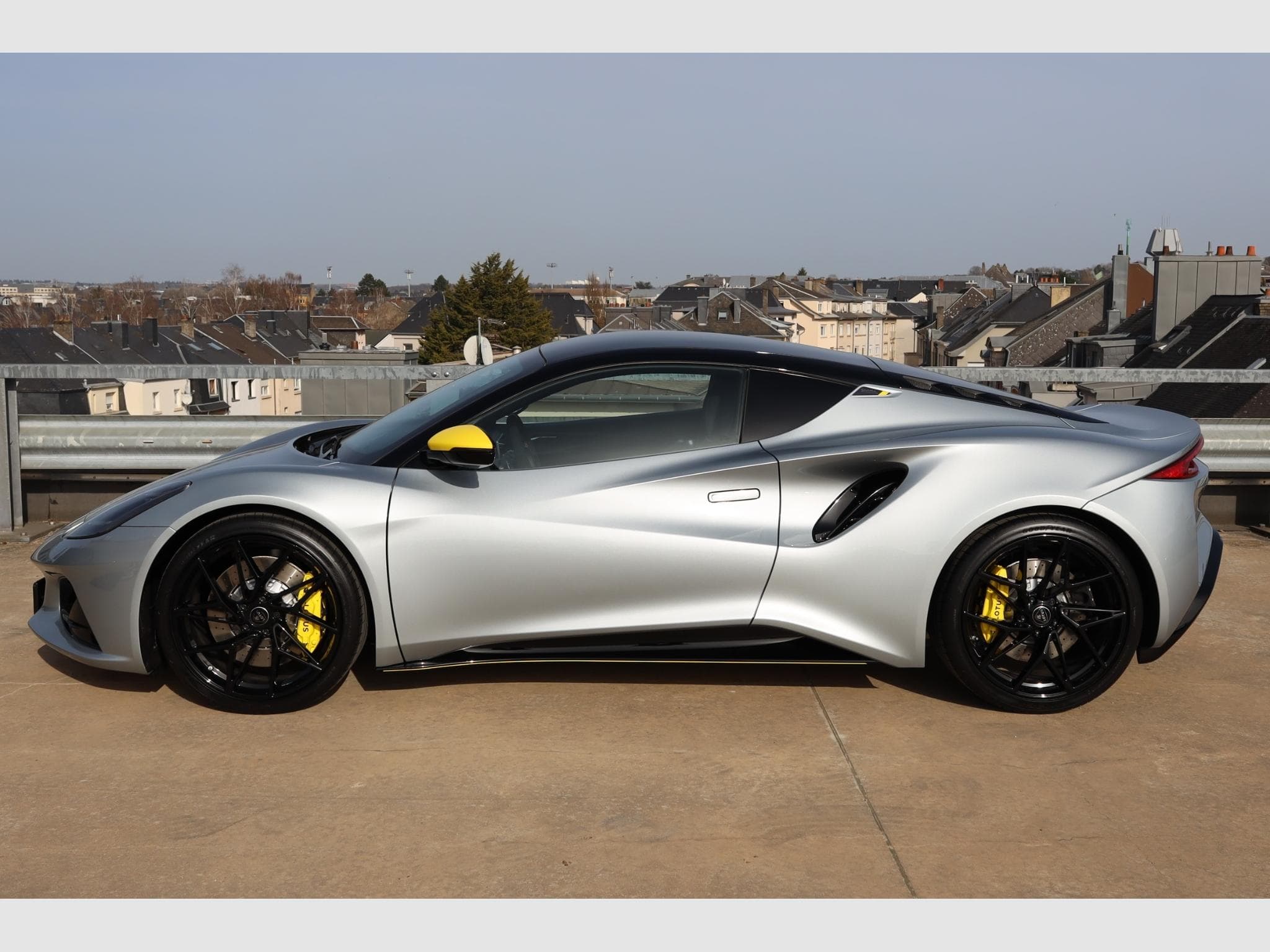 Lotus Emira Turbo SE - Racing Line (2026) - Photo 3