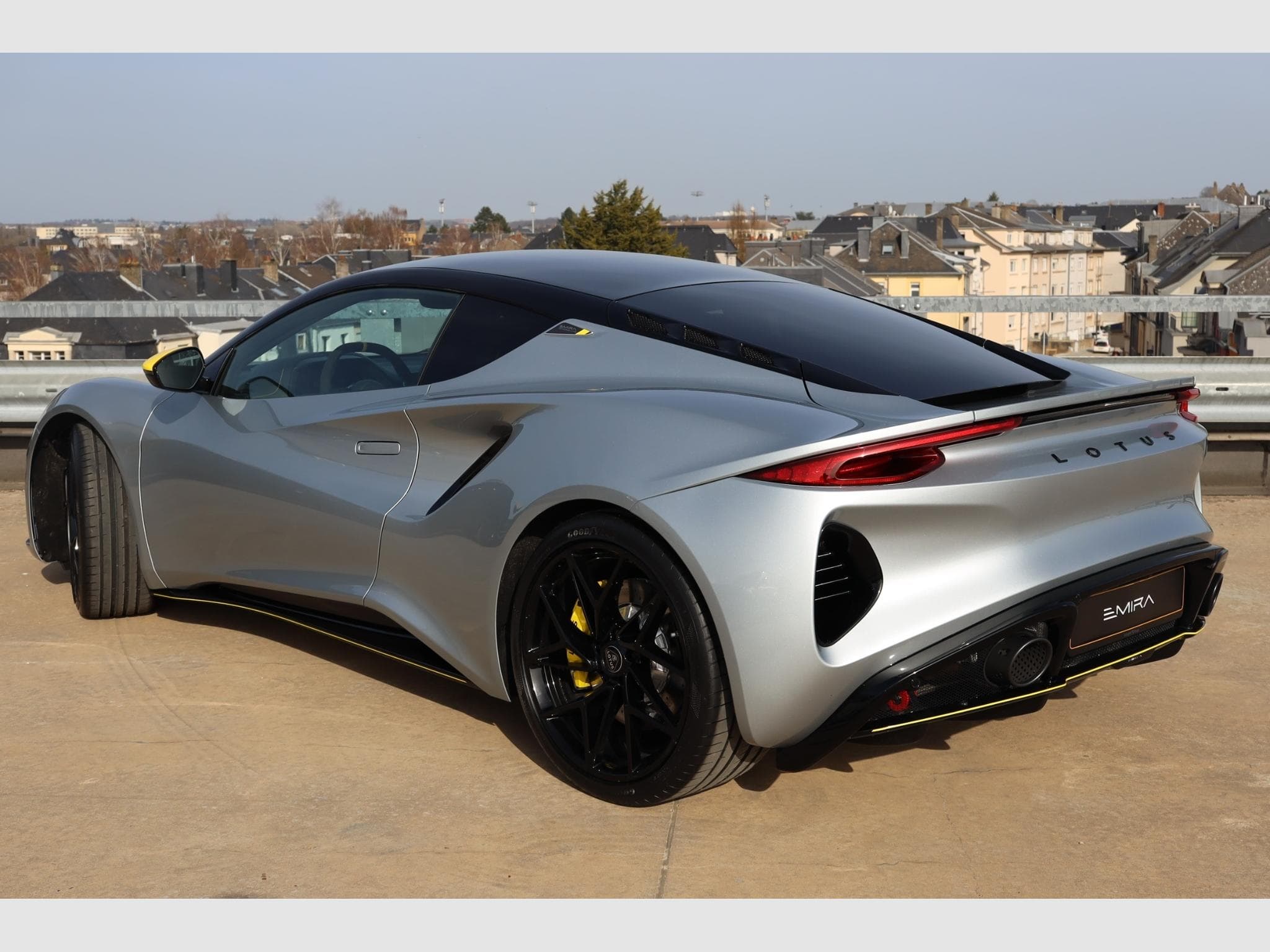 Lotus Emira Turbo SE - Racing Line (2026) - Photo 4