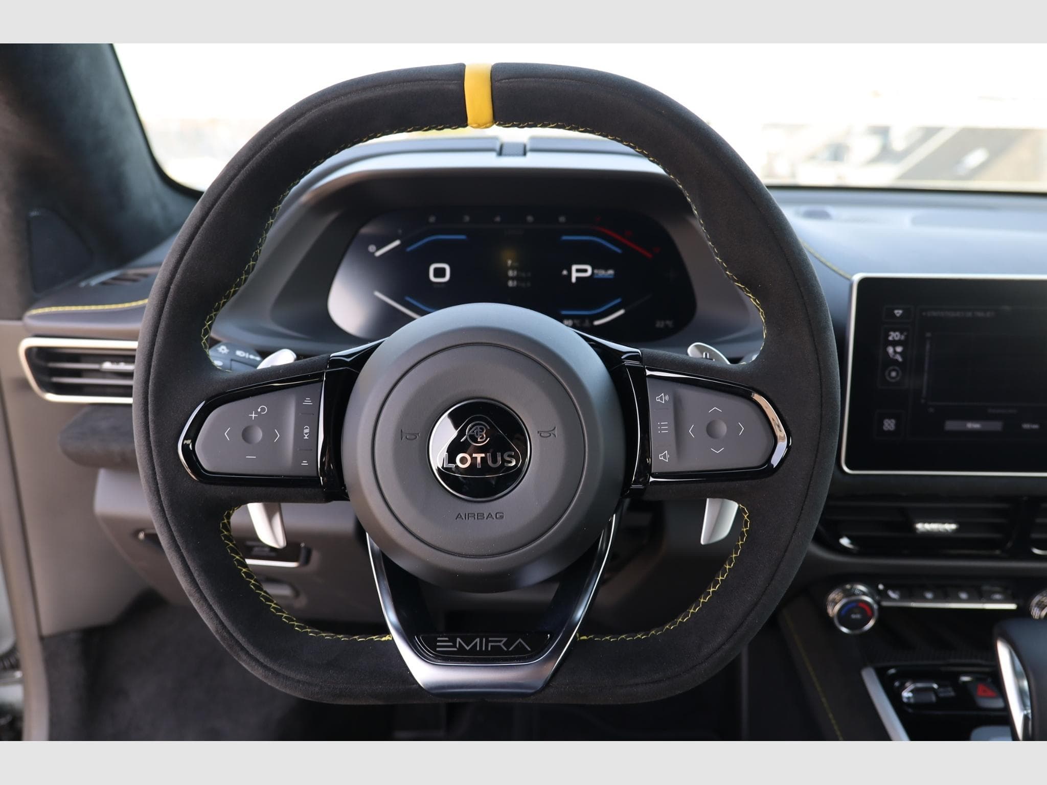Lotus Emira Turbo SE - Racing Line (2026) - Photo 10