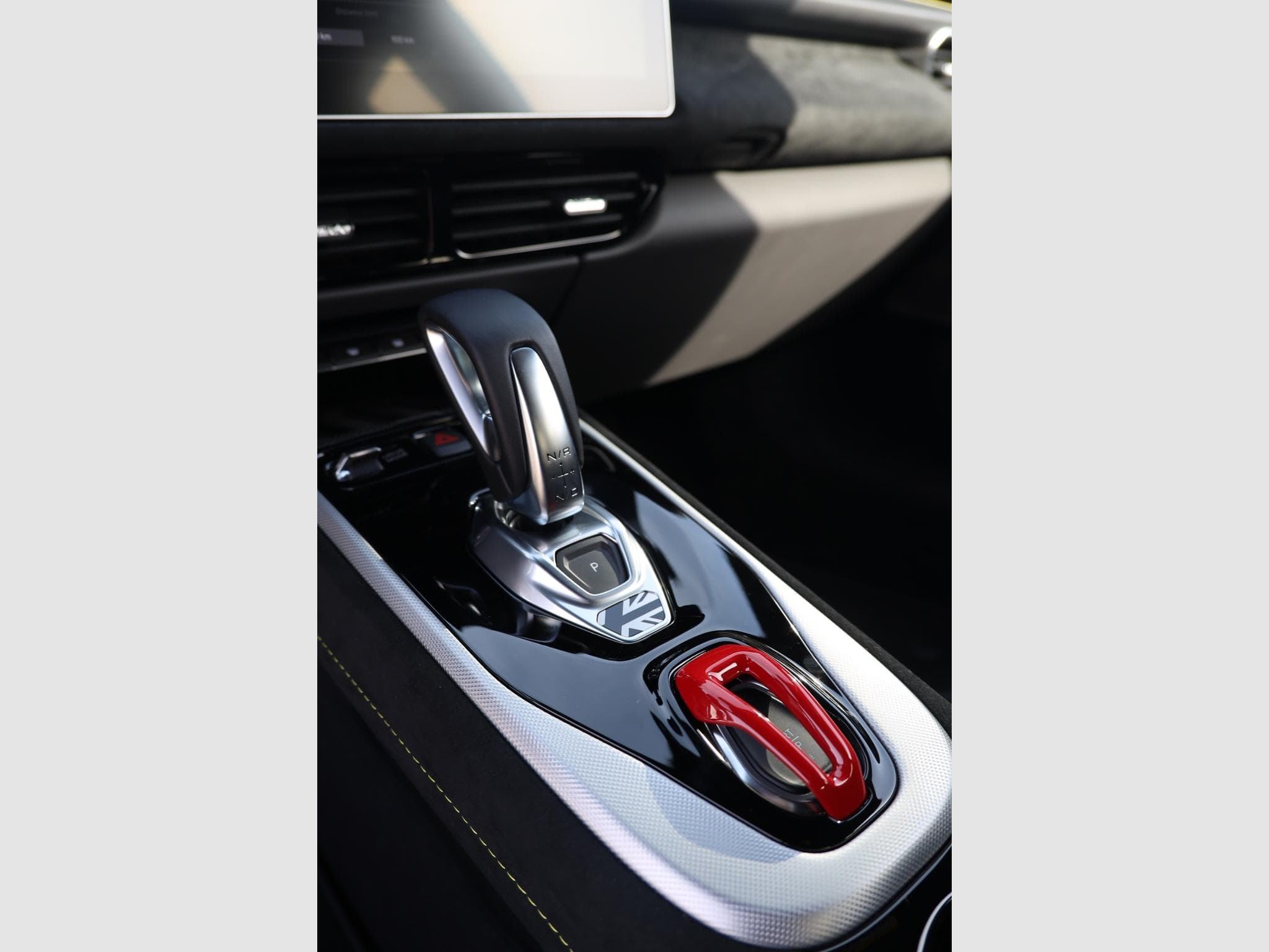 Lotus Emira Turbo SE - Racing Line (2026) - Photo 11