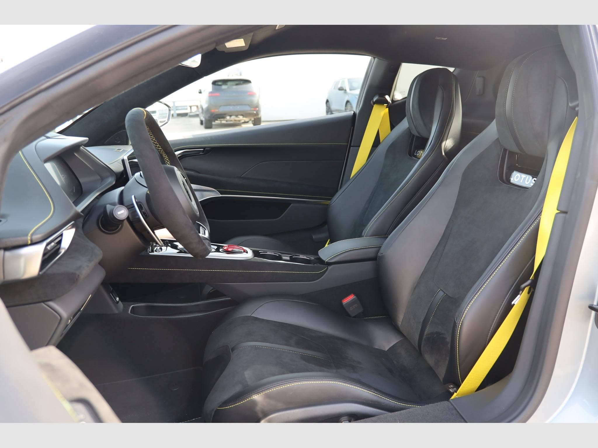 Lotus Emira Turbo SE - Racing Line (2026) - Photo 12