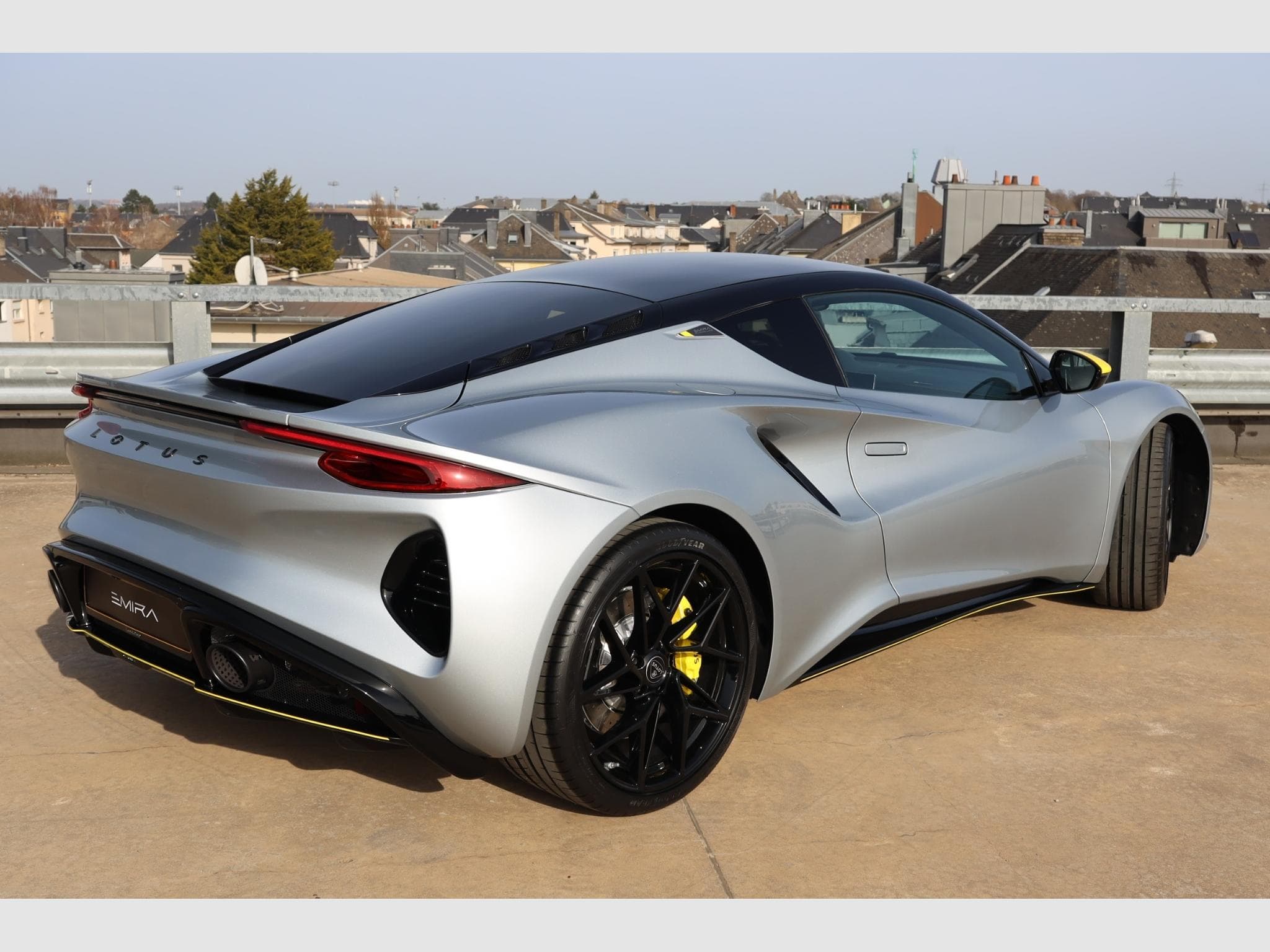 Lotus Emira Turbo SE - Racing Line (2026) - Photo 13