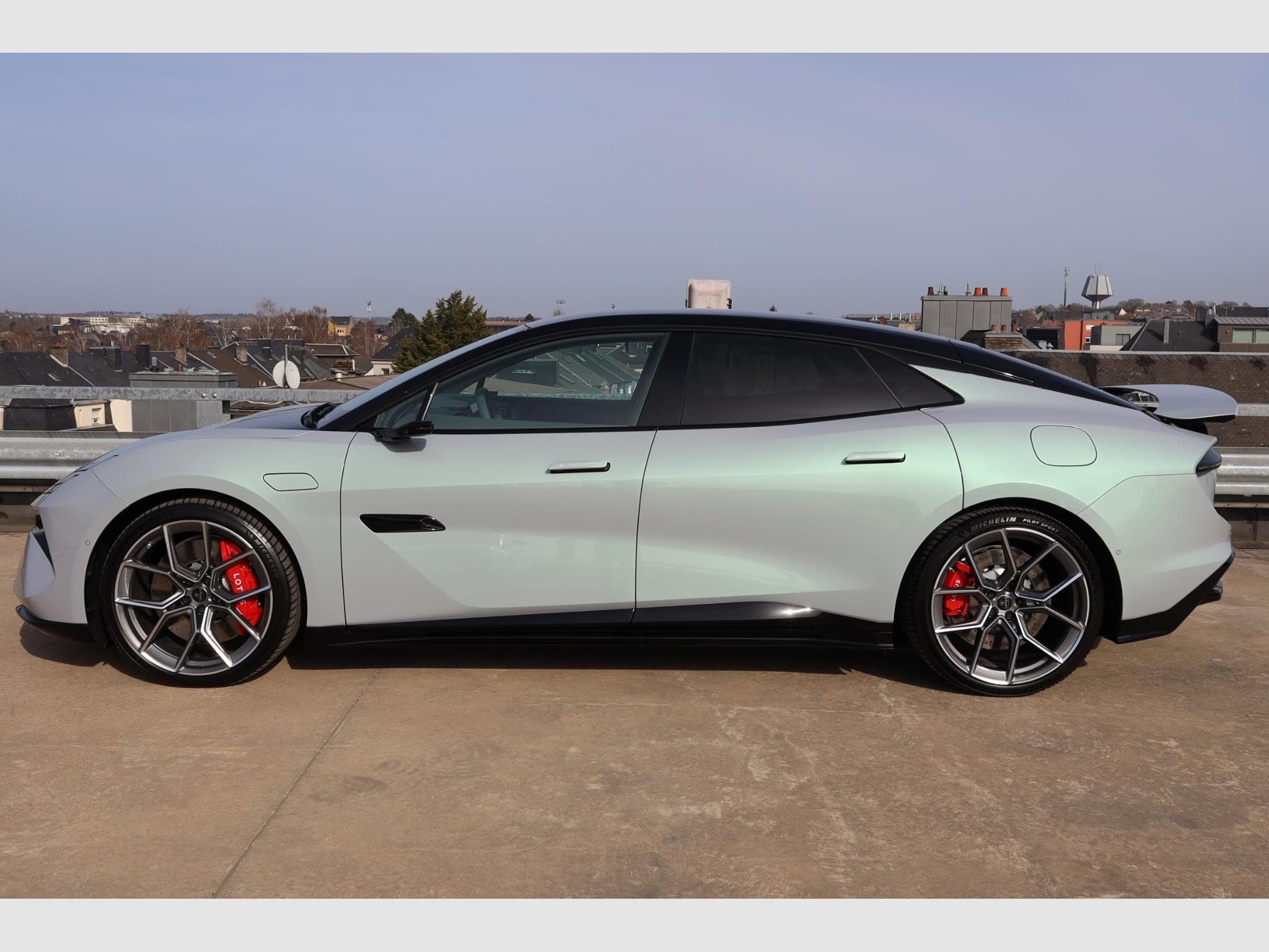 Lotus Emeya s (2024) - Foto 3