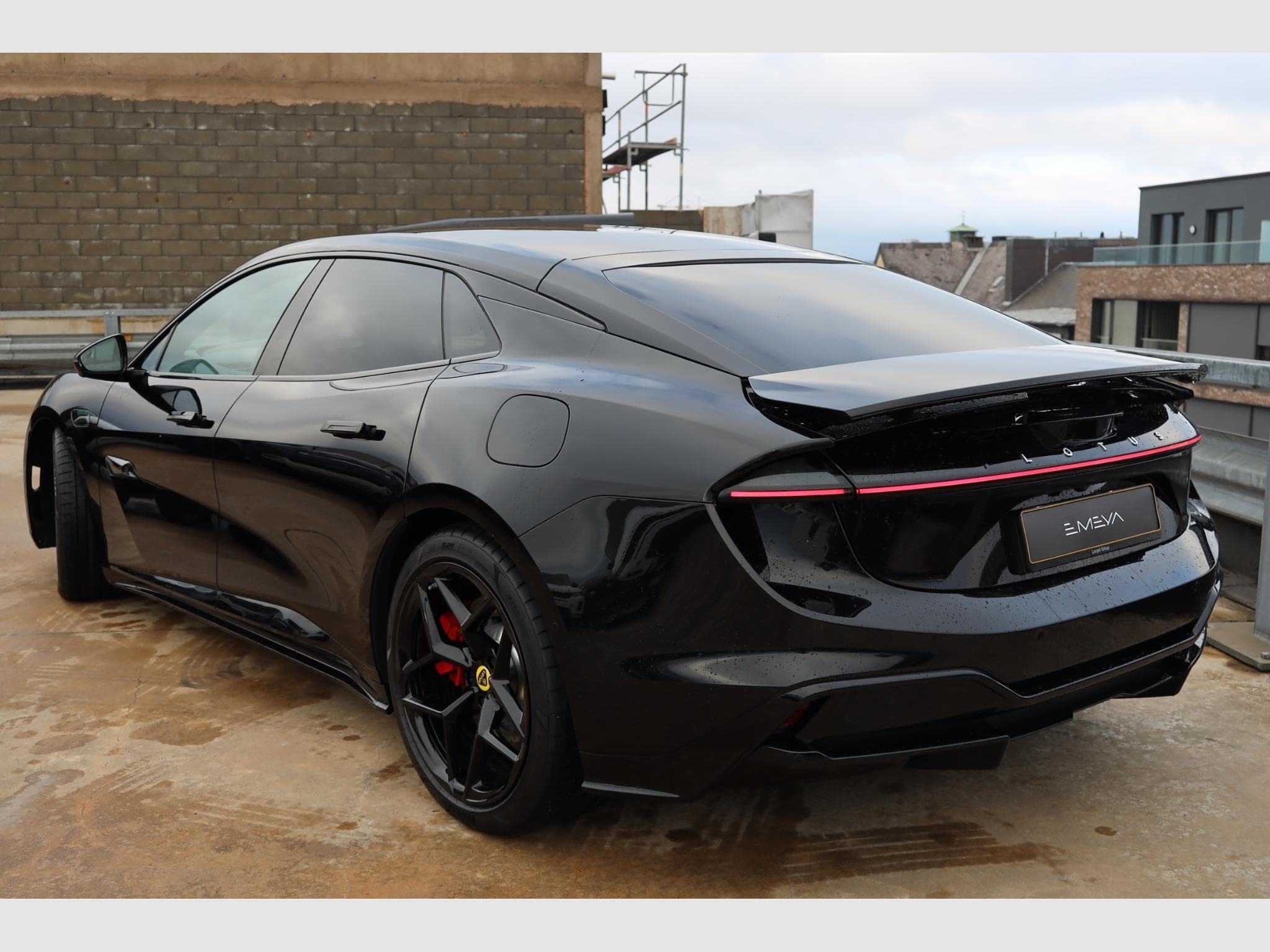 Lotus Emeya S (2026) - Foto 3