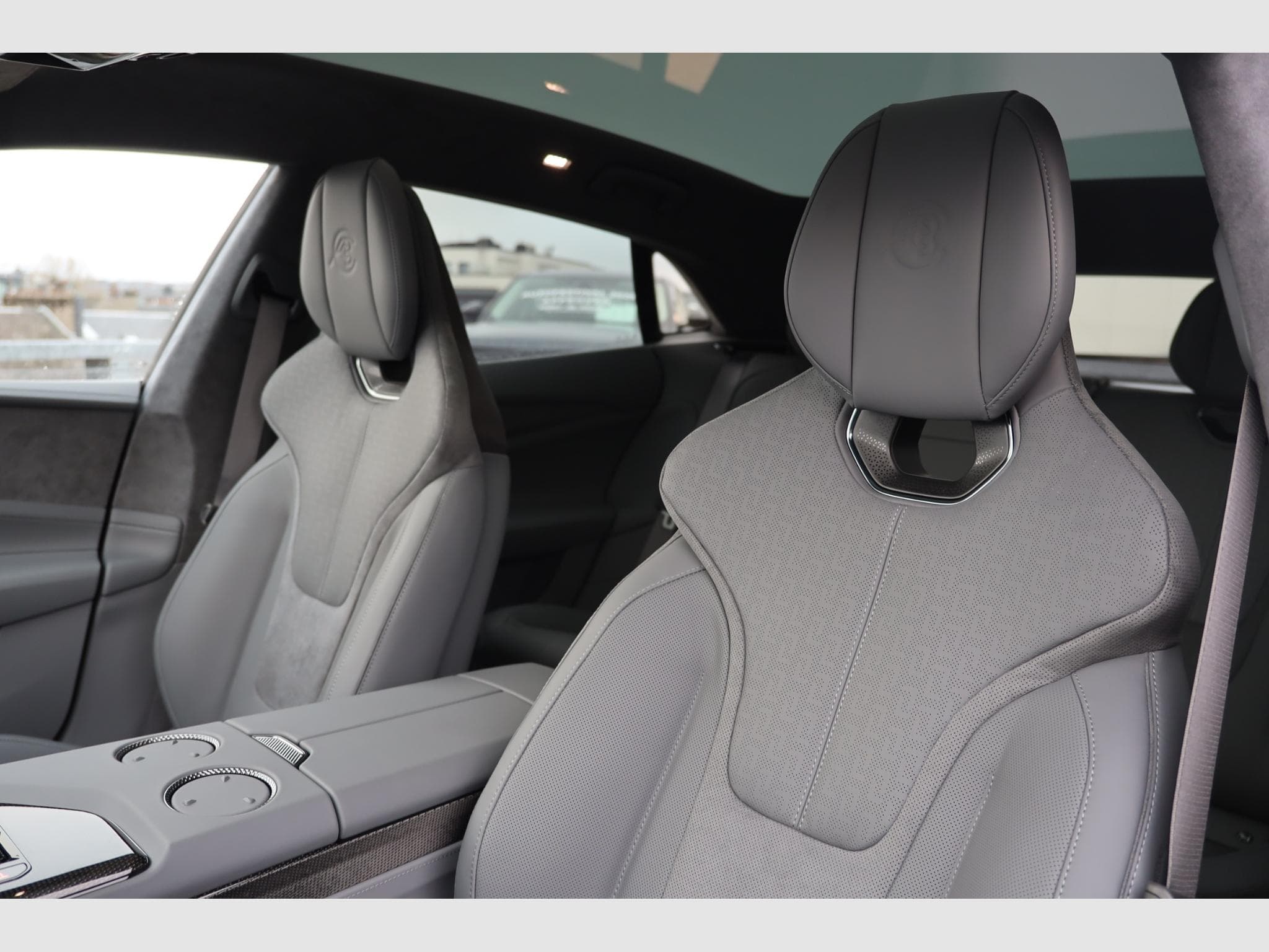 Lotus Emeya S (2026) - Foto 7