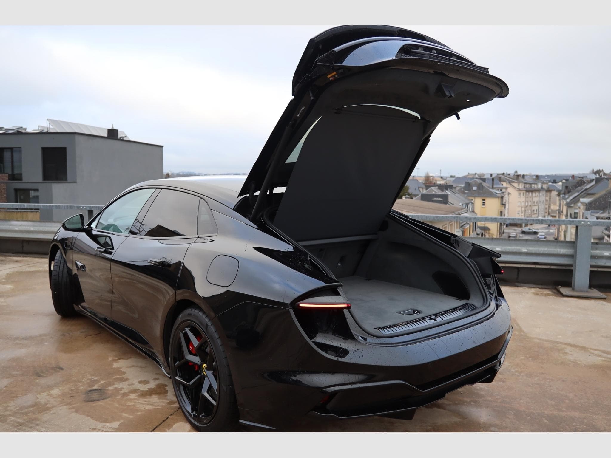 Lotus Emeya S (2026) - Foto 10