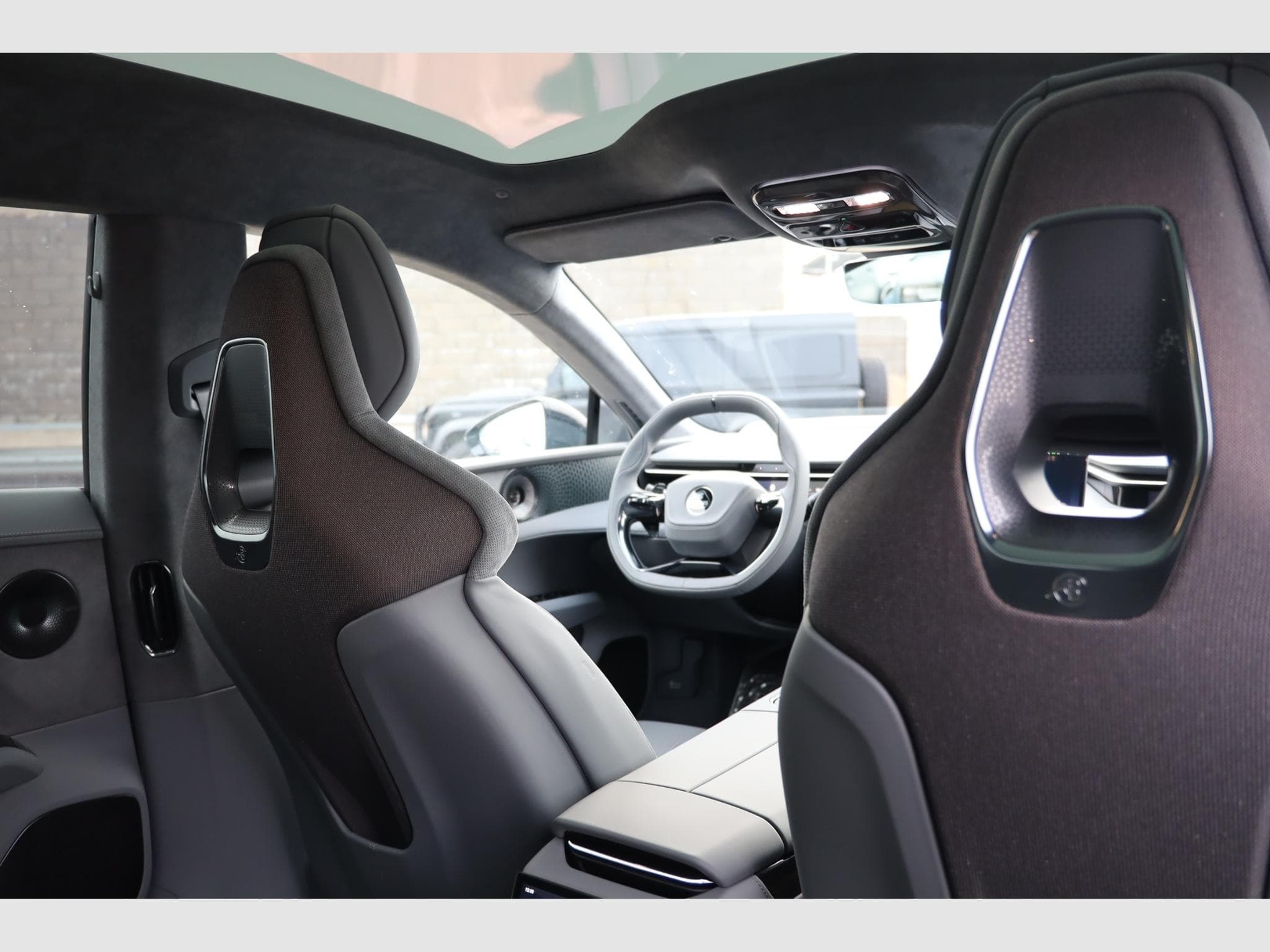 Lotus Emeya S (2026) - Foto 11