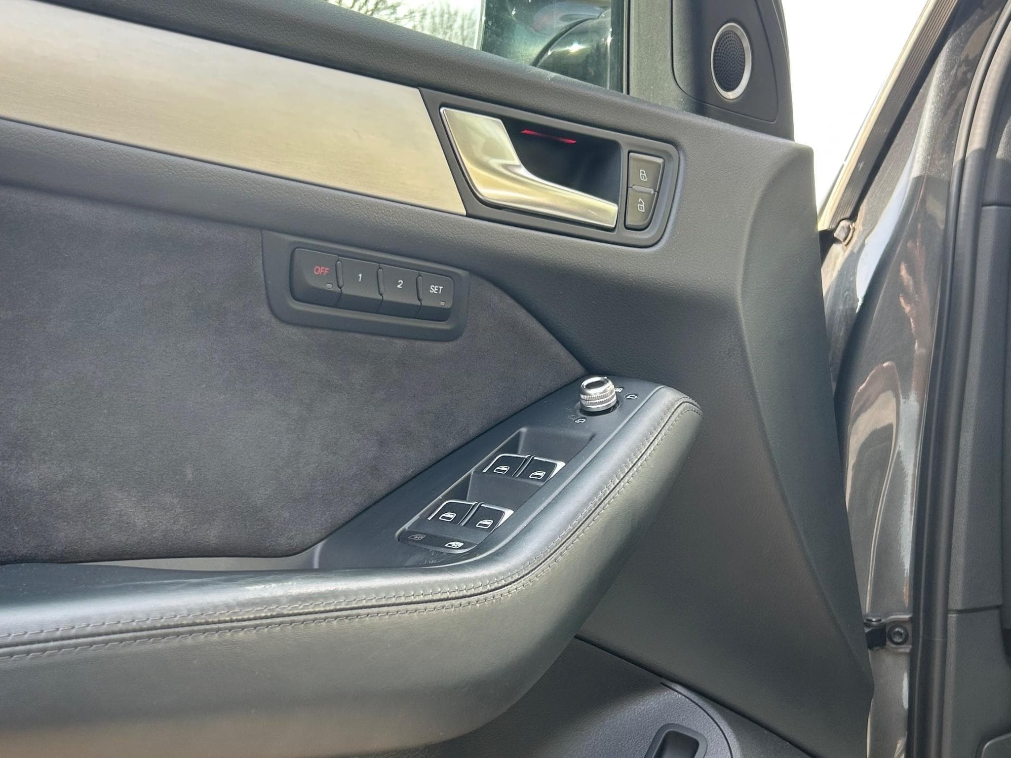 Audi SQ5 Competition 326 ch / toit panoramique (2015) - Photo 12