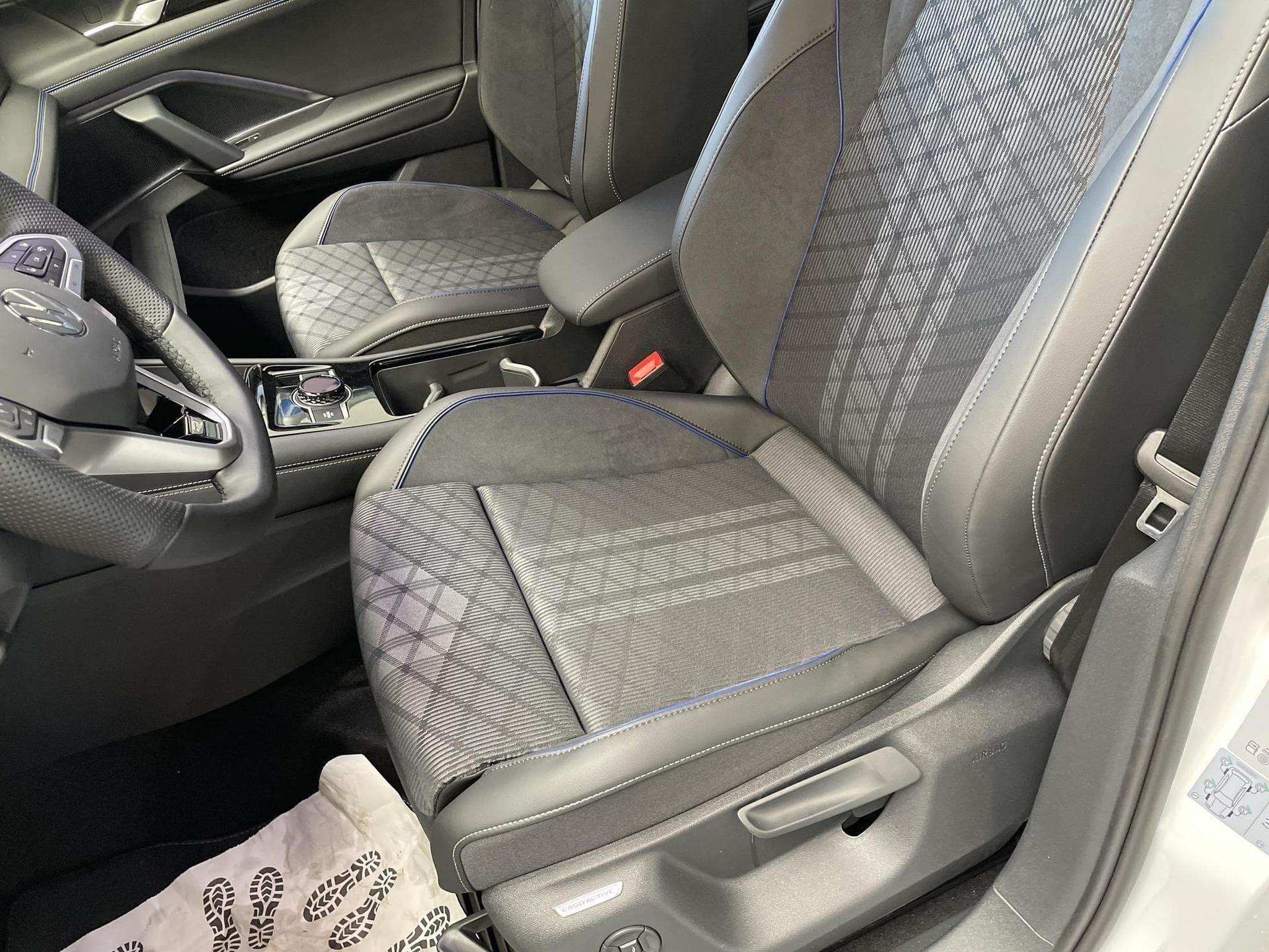 VW Tiguan R-Line (2026) - Foto 11