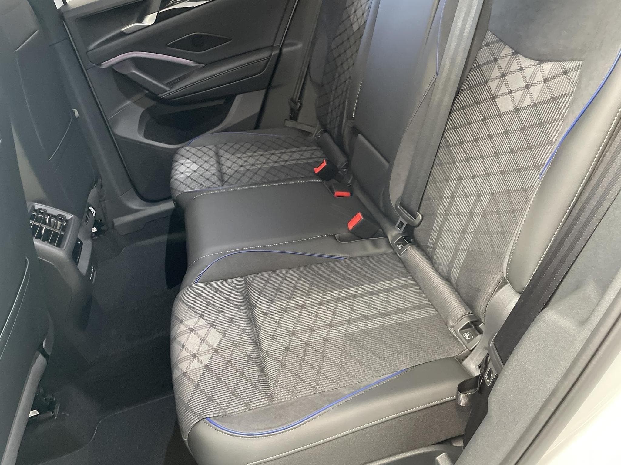 VW Tiguan R-Line (2026) - Foto 12