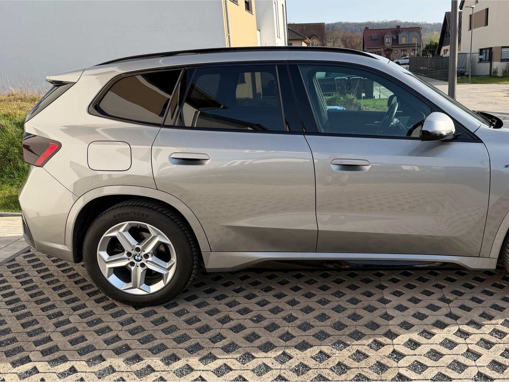 BMW X1 23d 3xMsport p. att. rem. Harman C. (2024) - Foto 3