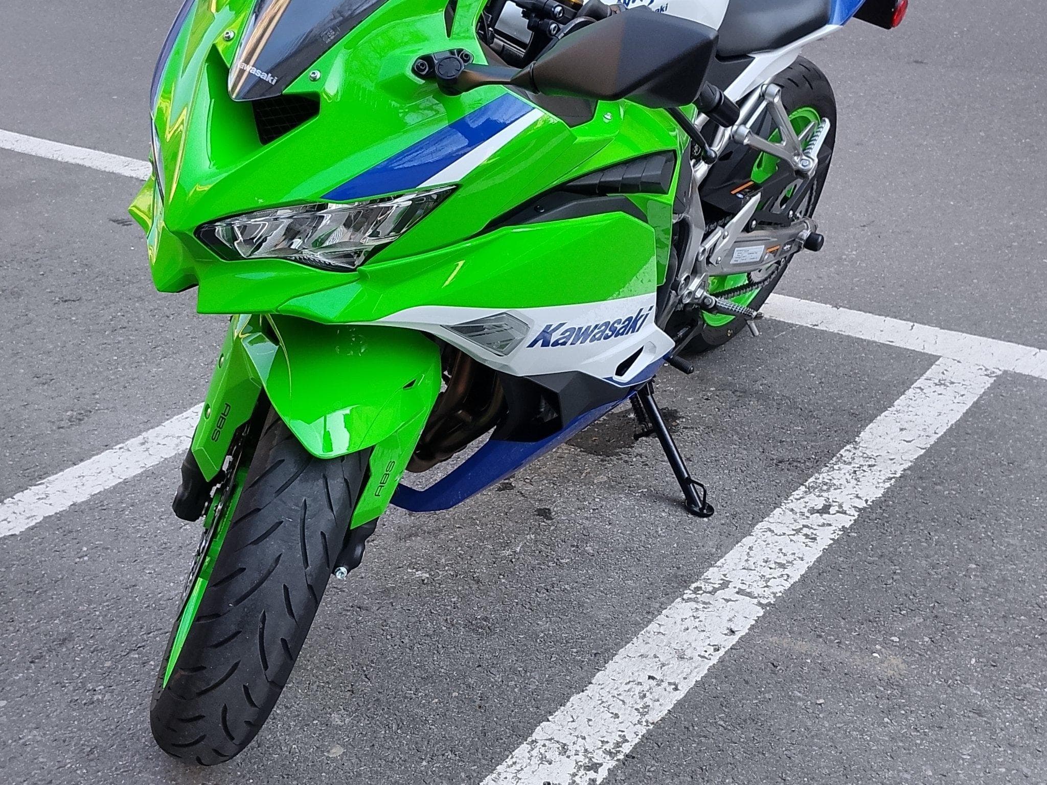 Kawasaki ZX4R 40th Anniversary (2024) - Photo 1