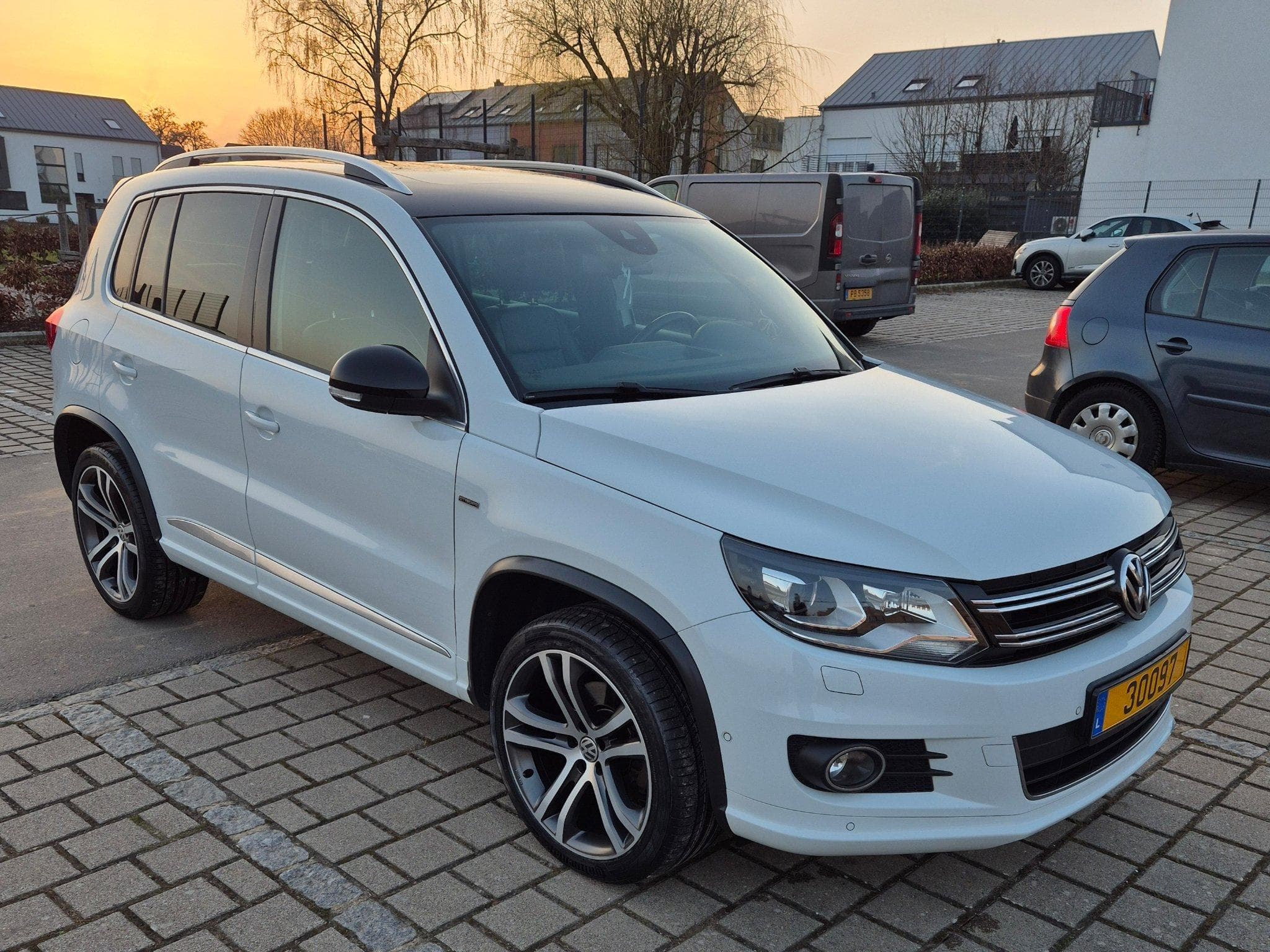 VW Tiguan R-line 2.0 tdi (2015) - Foto 1