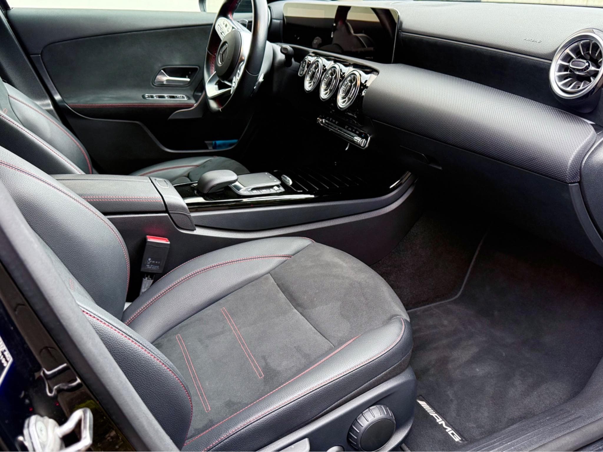 Mercedes A 200 AMG Line 7G-DCT (2022) - Foto 6