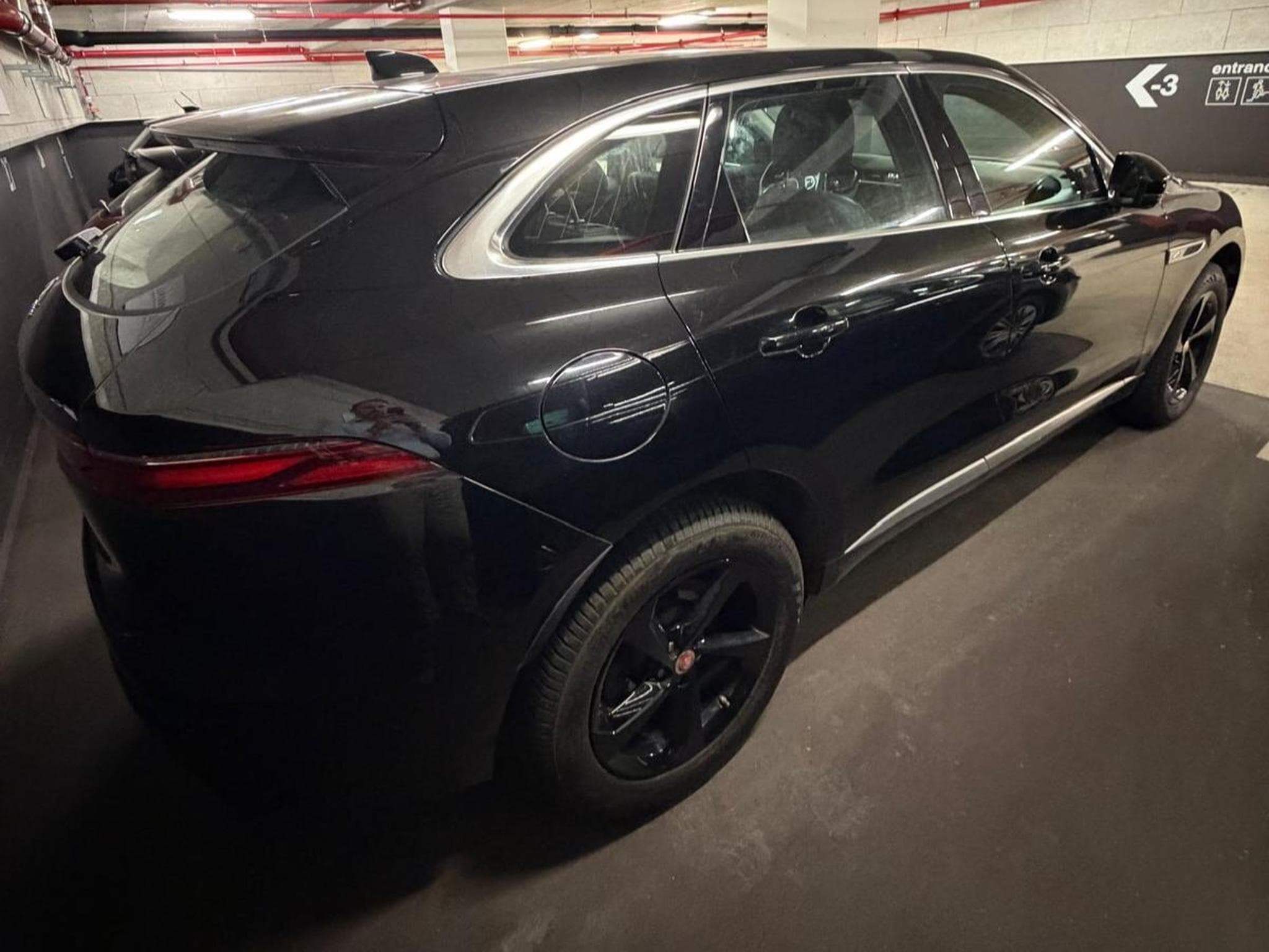 Jaguar F-Pace D165 R-Dynamic S AWD Auto Mild Hybrid (2021) - Photo 3