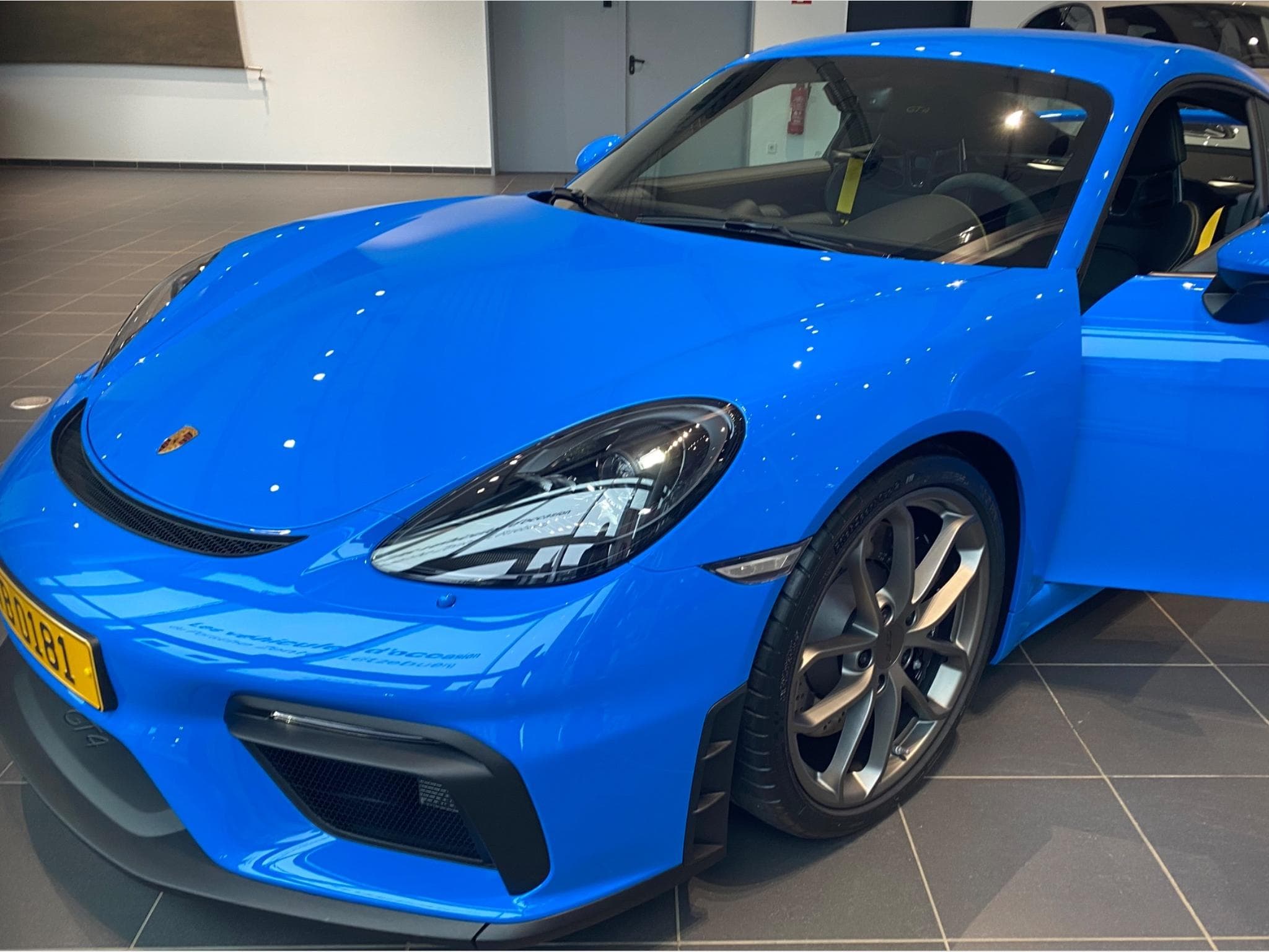 Porsche 718 GT4 (2021) - Photo 2