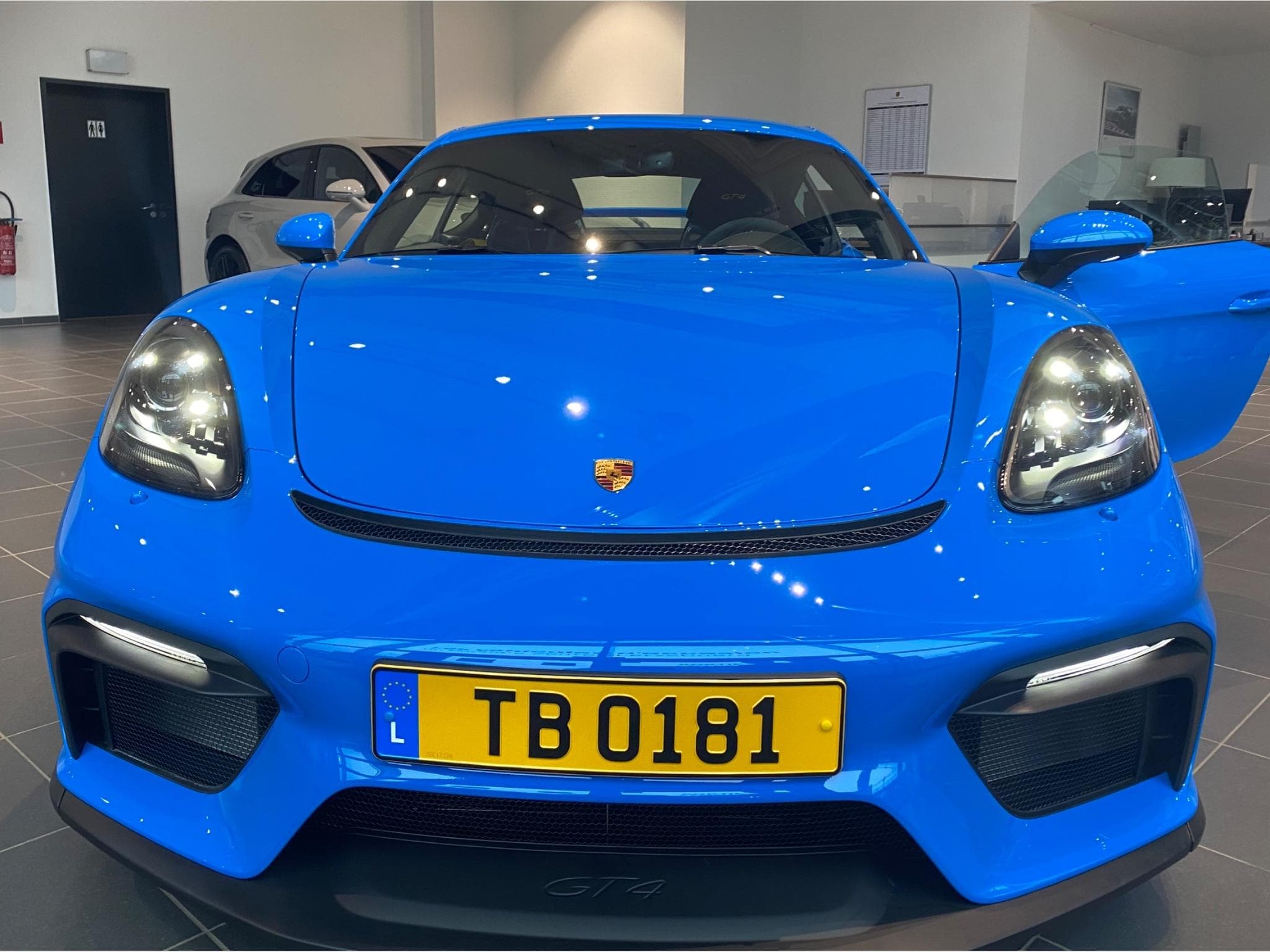 Porsche 718 GT4 (2021) - Photo 3