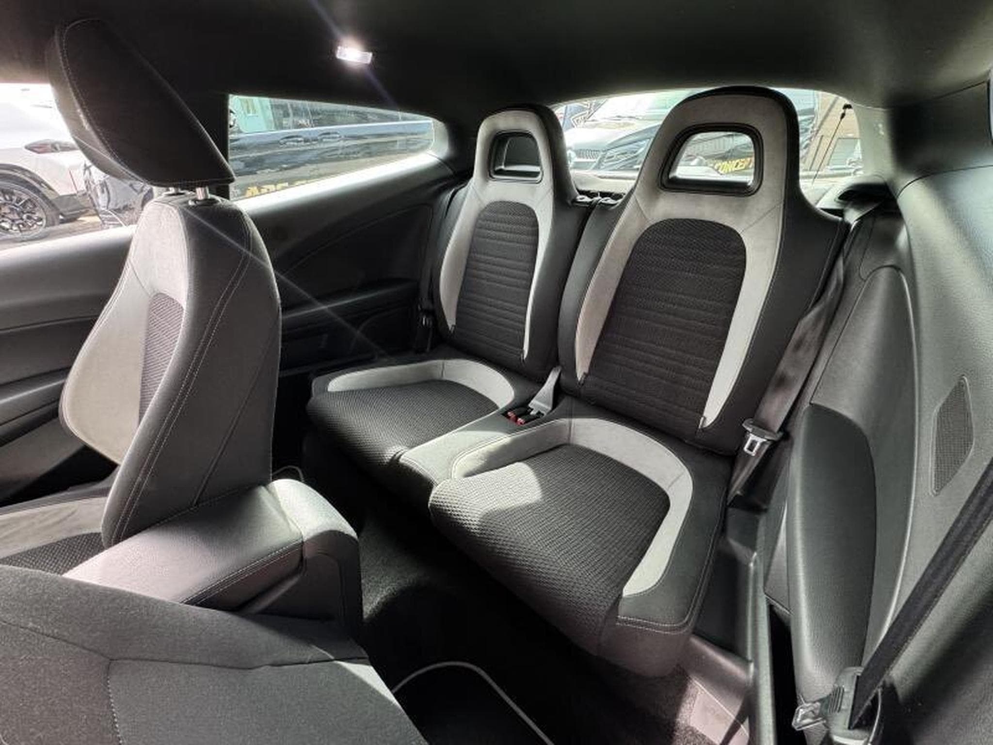 VW Scirocco R 2.0L 265CV (2010) - Photo 9