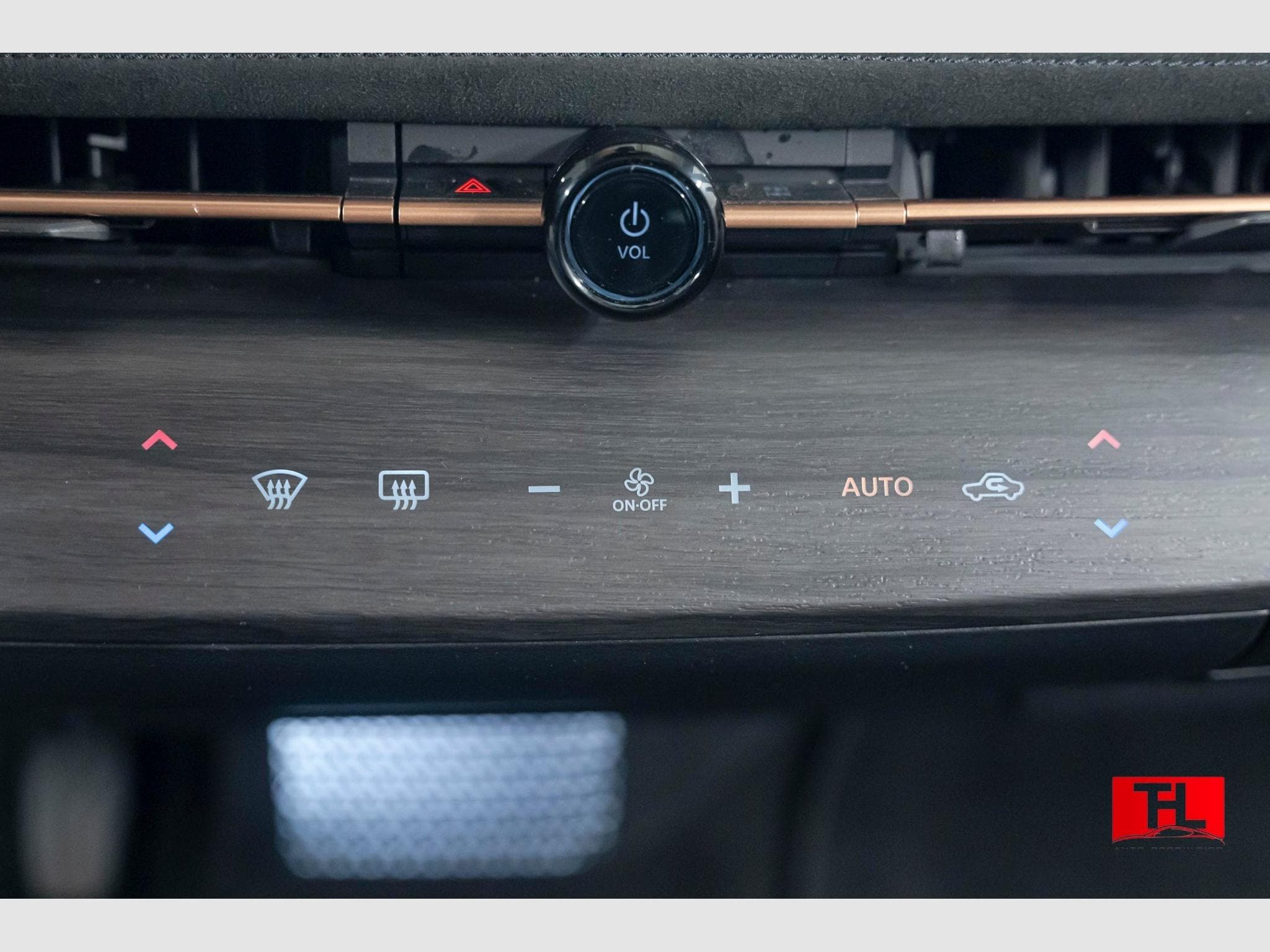 Nissan Ariya 87kWh EVOLVE A/T ACC/HUD/Bose New Conditio (2025) - Photo 13