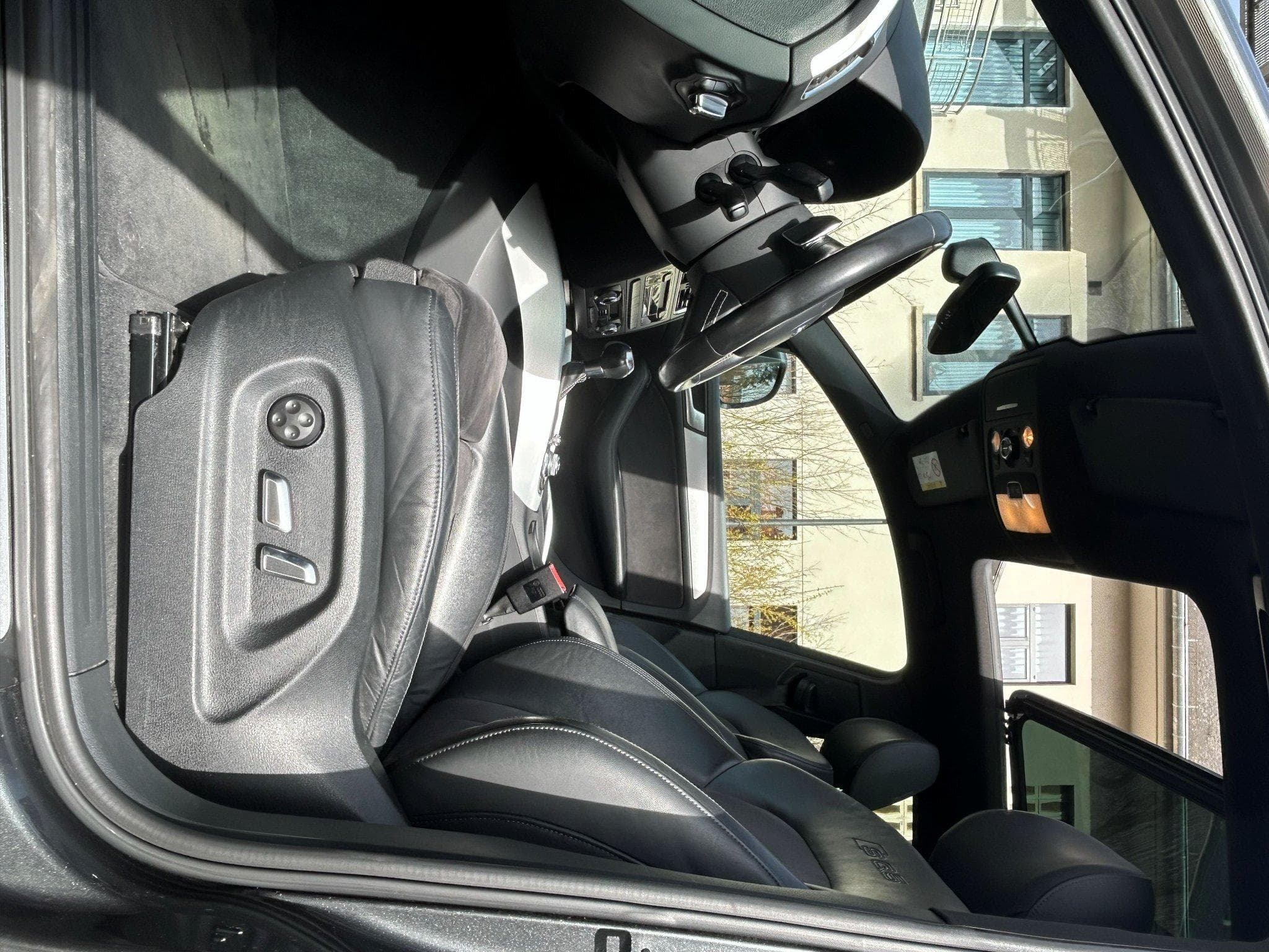 Audi SQ5 Competition 326 ch / toit panoramique (2015) - Photo 10