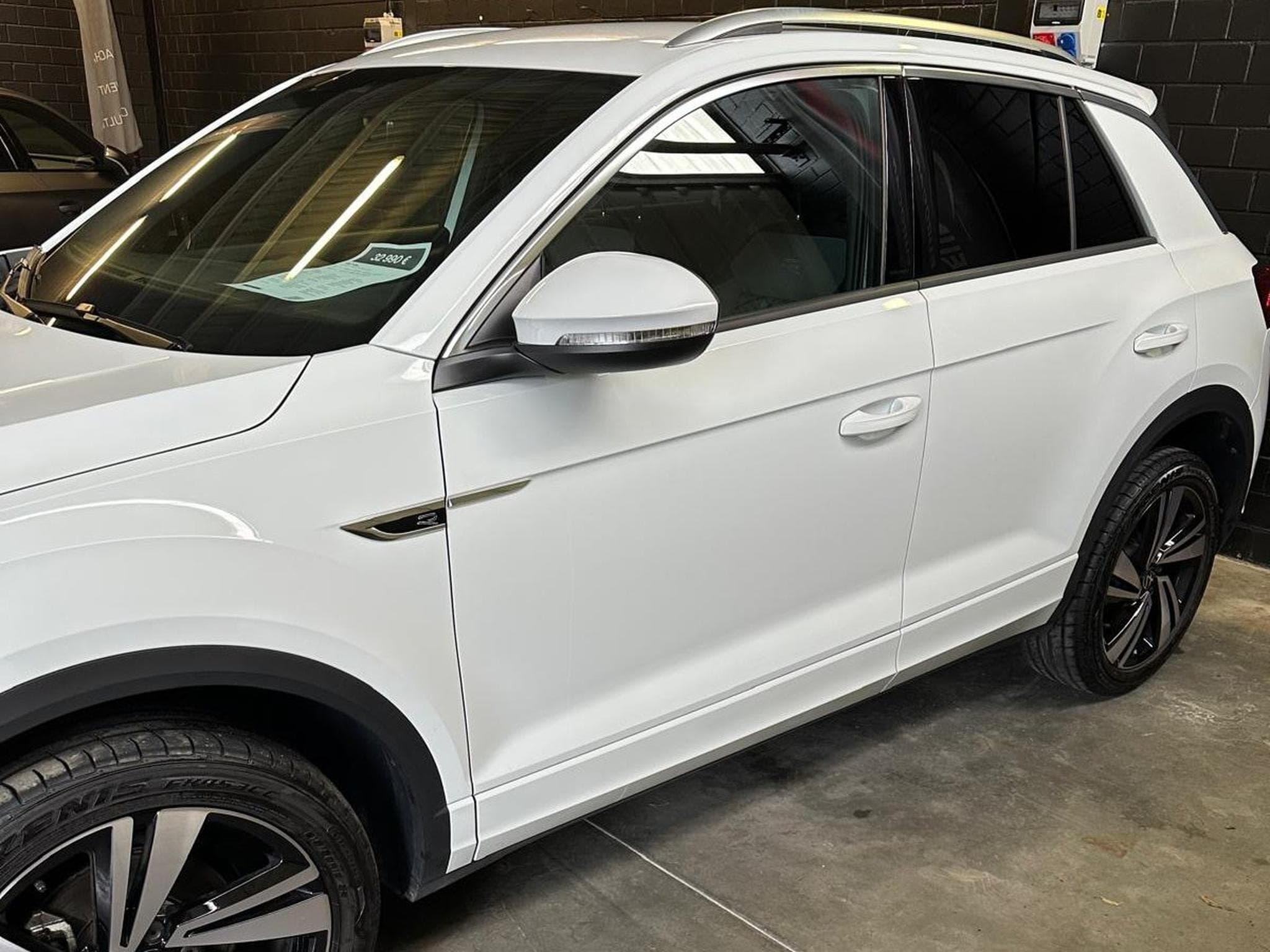 VW T-Roc R-Line 150CV DSG7 (2024) - Foto 2