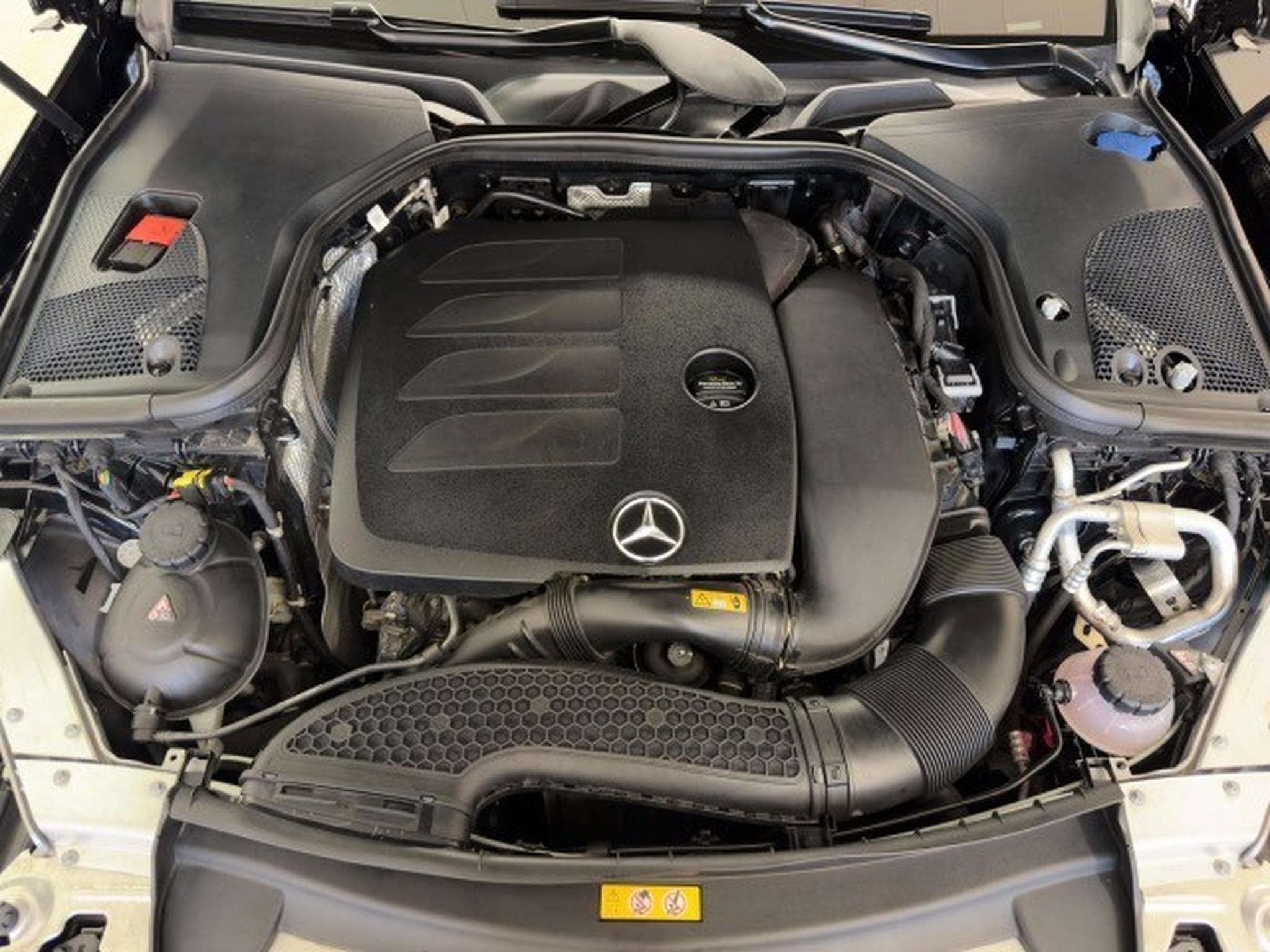 Mercedes E 200 Cabrio (2020) - Photo 15