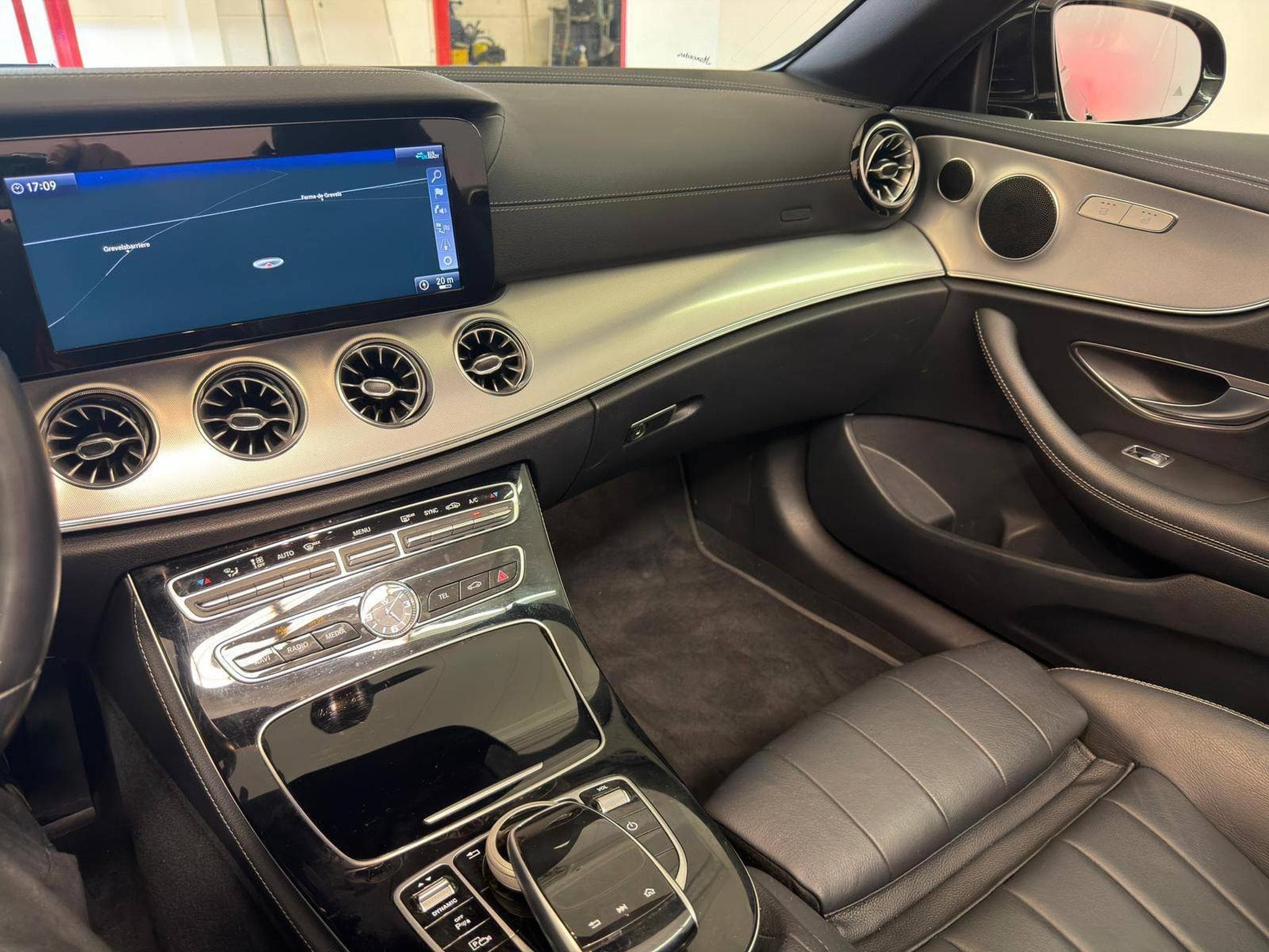 Mercedes E 200 Cabrio (2020) - Photo 9