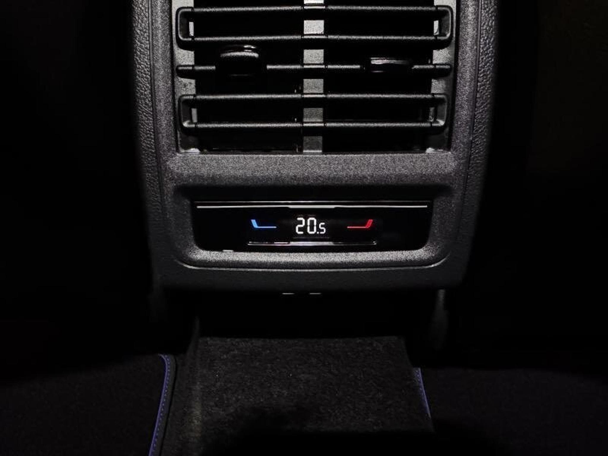 VW Golf 8 R 4MOTION 2.0L 320CV (2022) - Photo 9