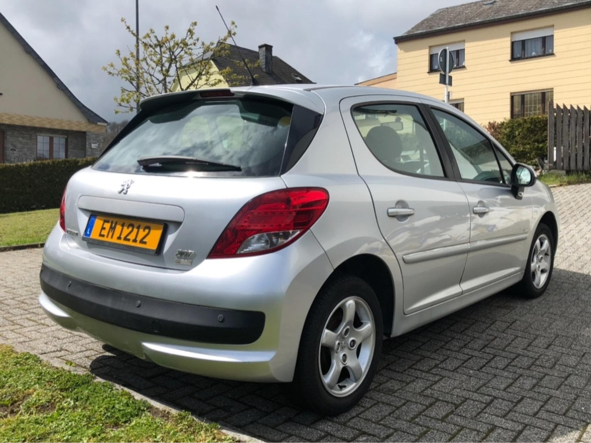 Peugeot 207 1.6 HDI 98g (2012) - Foto 2