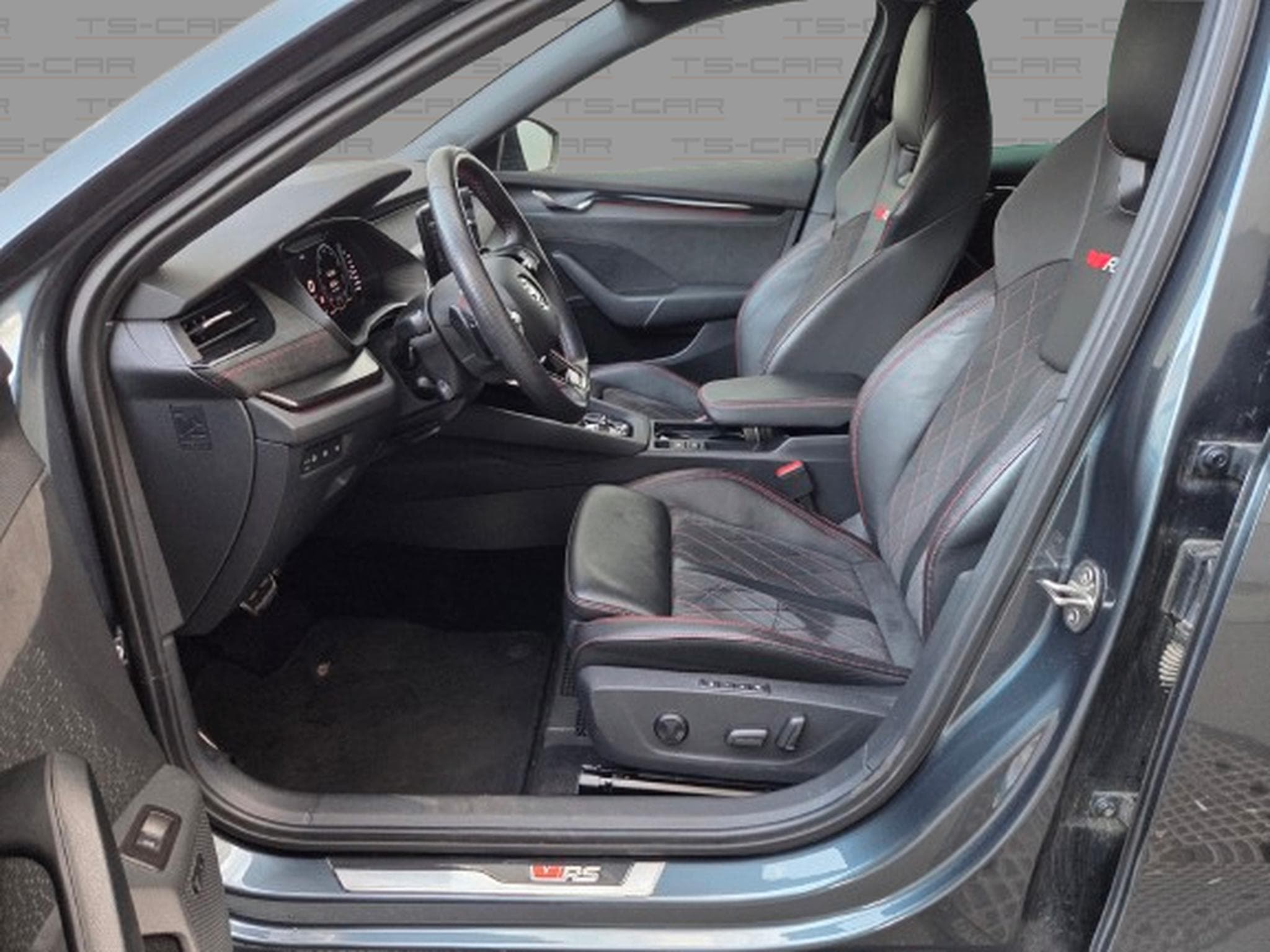 Skoda Octavia COMBI RS​ 2.0 TDI 200 cv 4X4 (2021) - Photo 7