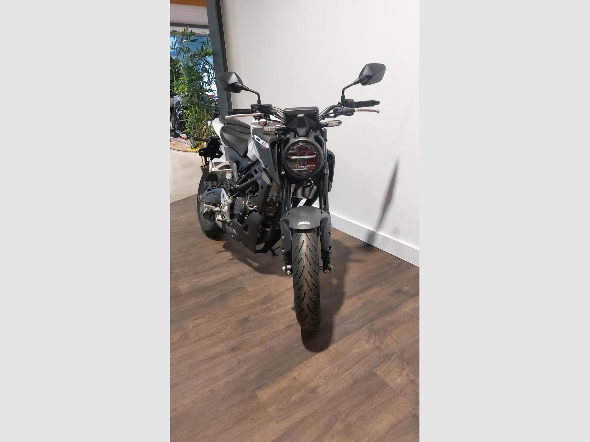 Honda CB CB125R (2027) - Foto 2