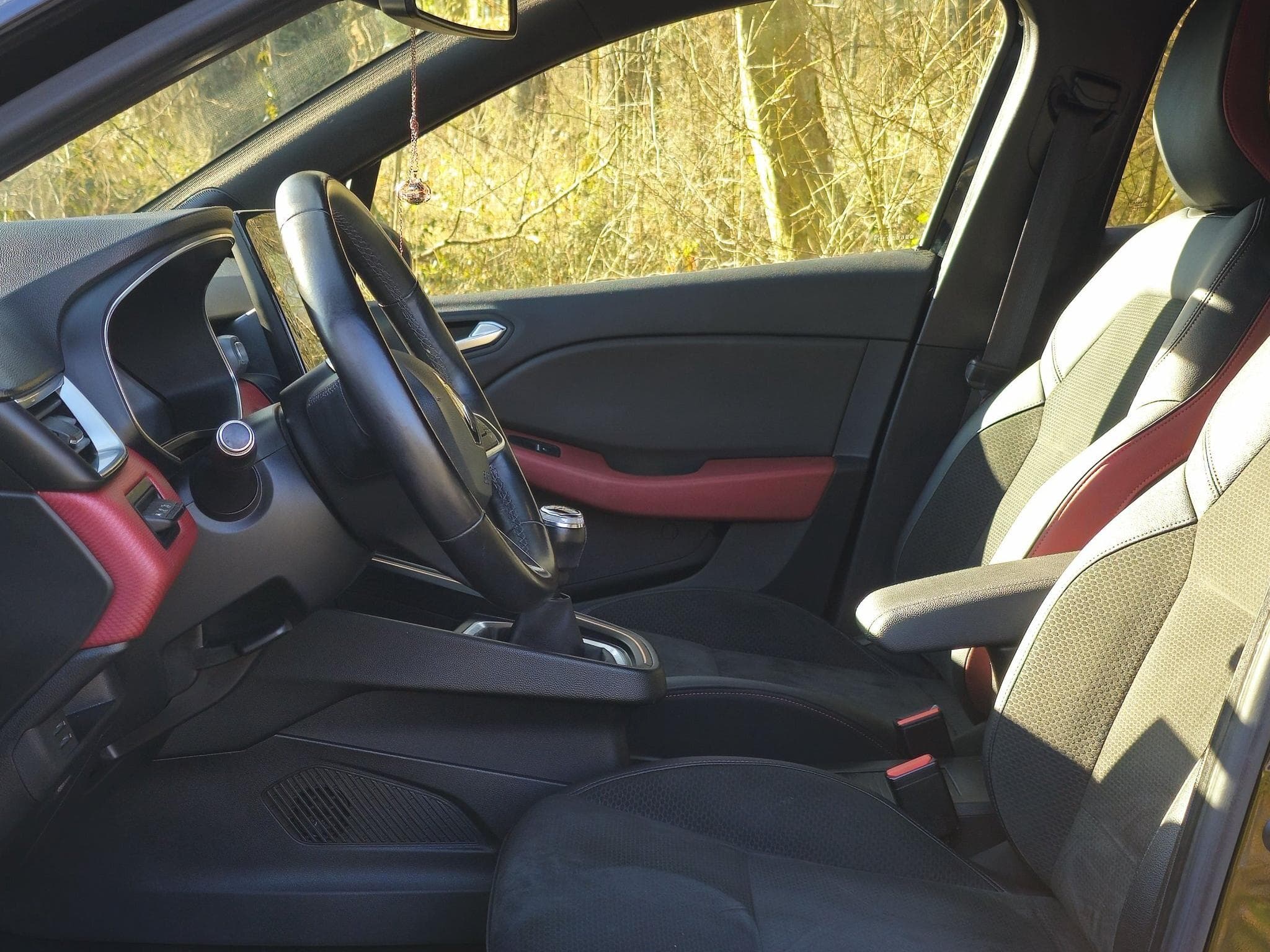 Renault Clio 5 INTENSE Noire BLUE DCI 115 CV (2020) - Photo 3