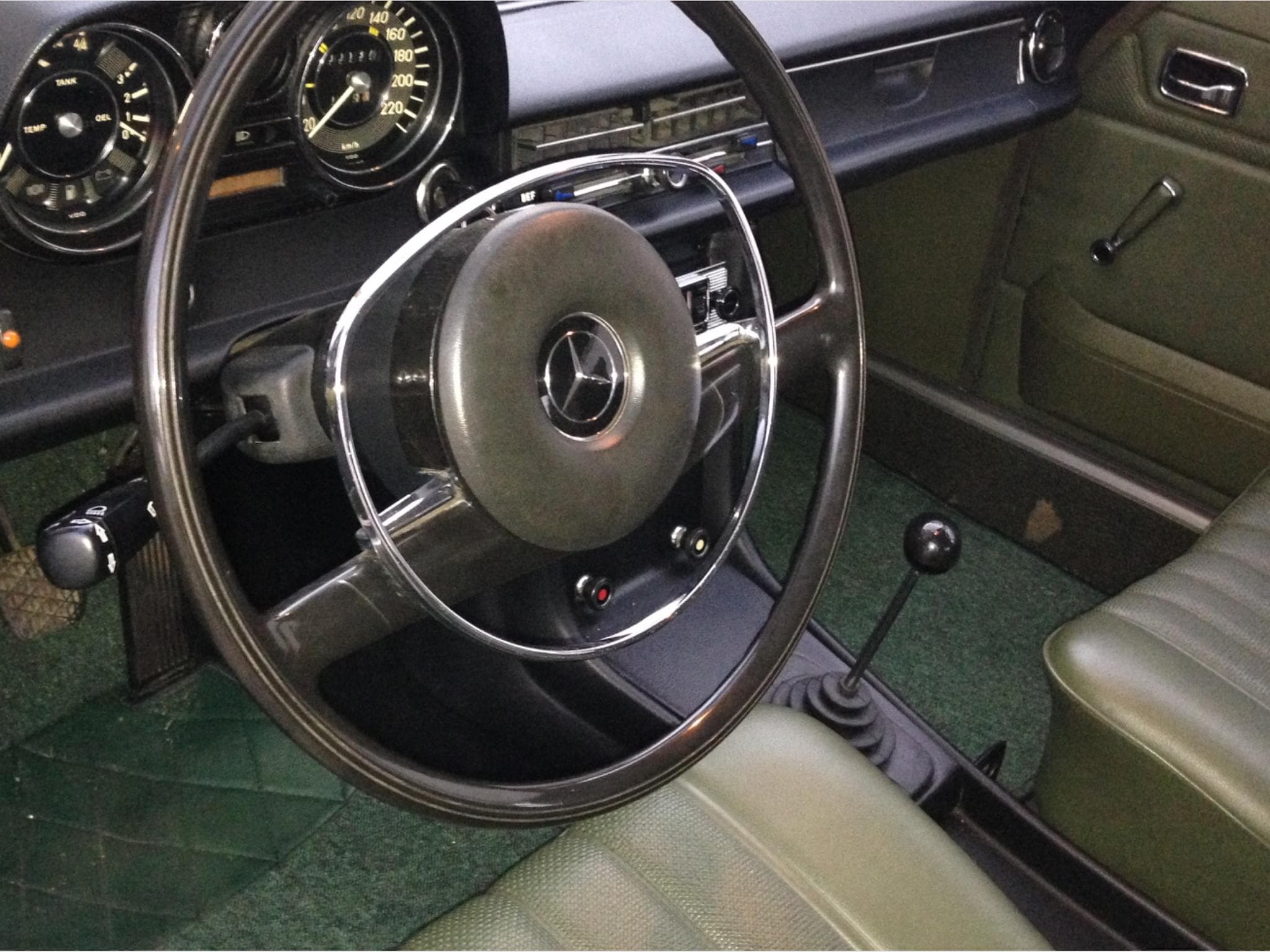 Mercedes 230 230/6 (1975) - Foto 2