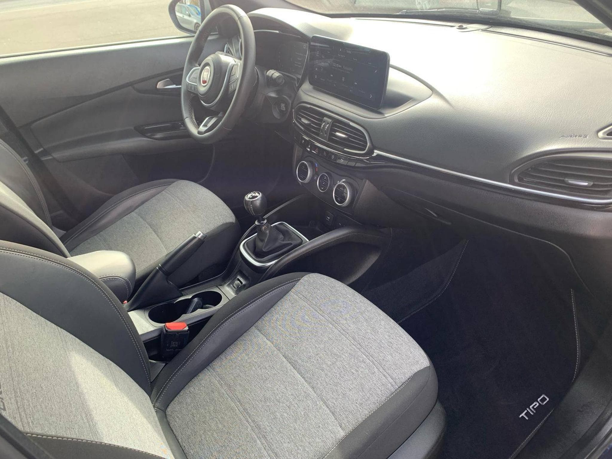 Fiat Tipo CROSS 1.6 MULTIJET 130 CV (2021) - Photo 5