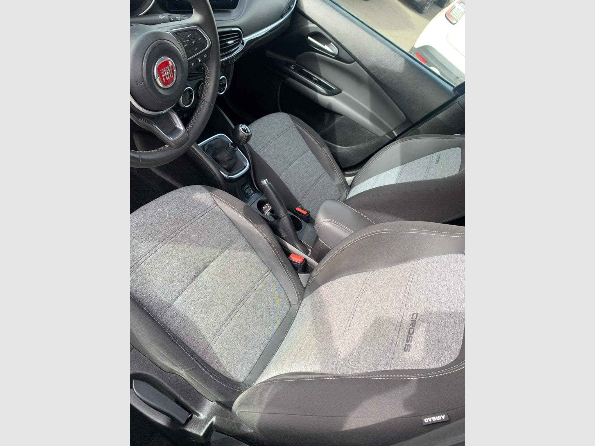 Fiat Tipo CROSS 1.6 MULTIJET 130 CV (2021) - Photo 7