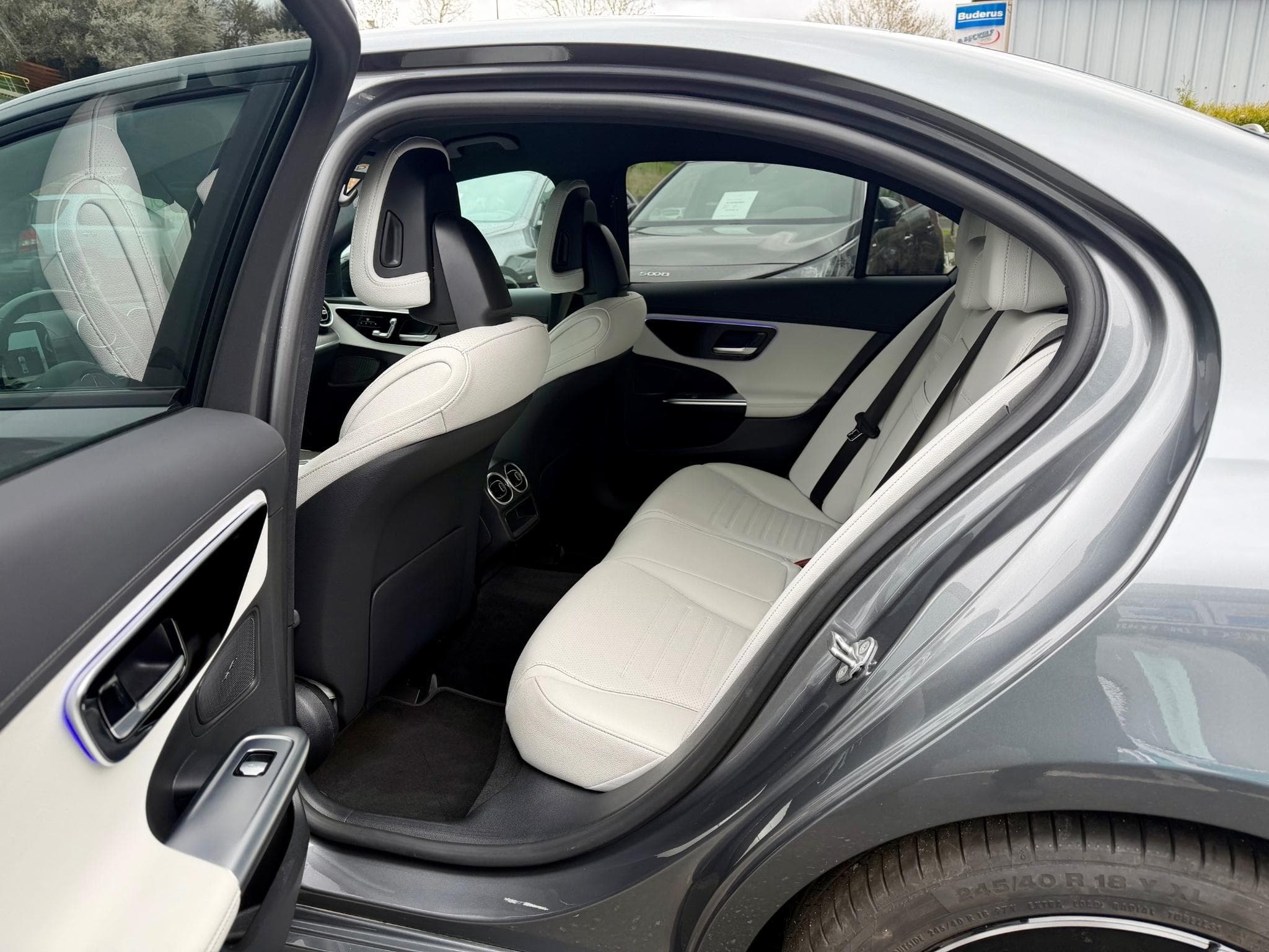 Mercedes C 200 200 d 9G-Tronic AMG Line Night/360°/Keyless (2023) - Photo 11