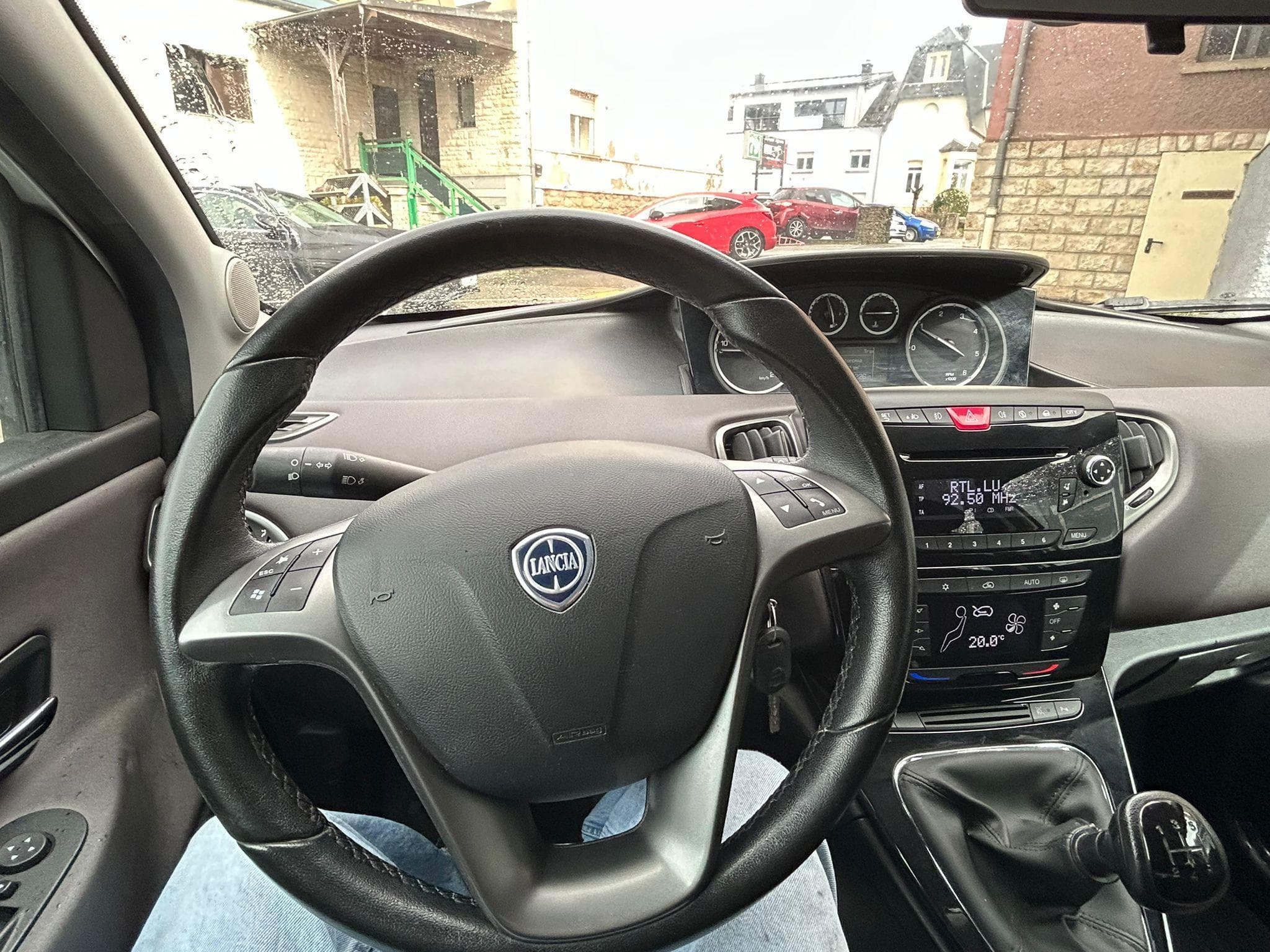 Lancia Ypsilon 1.3 JTD 95CV 5 PORTES 1 MAIN 74.000KM (2011) - Photo 14