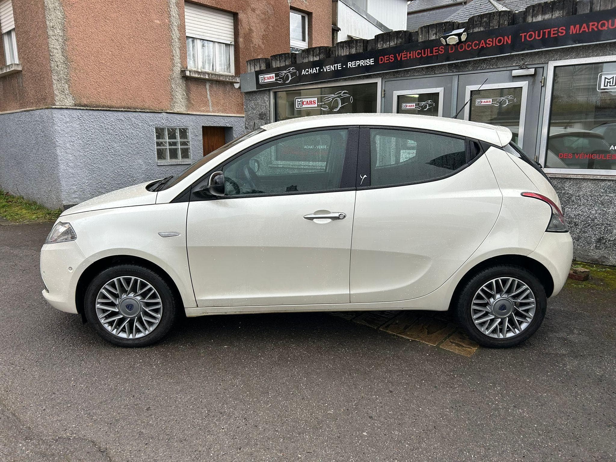 Lancia Ypsilon 1.3 JTD 95CV 5 PORTES 1 MAIN 74.000KM (2011) - Photo 3