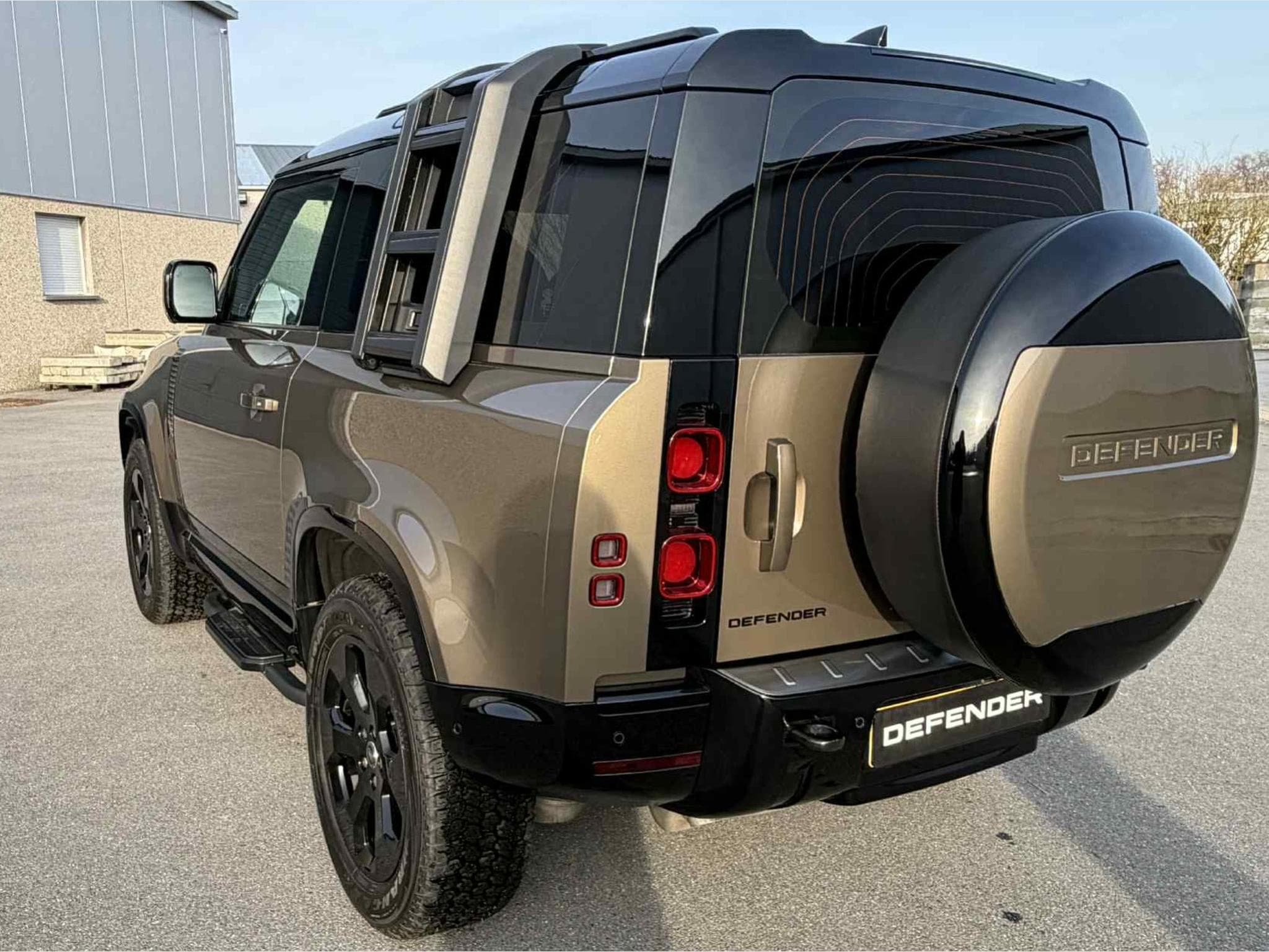 Land-Rover Defender 90 X DYNAMIC SE (2024) - Foto 2