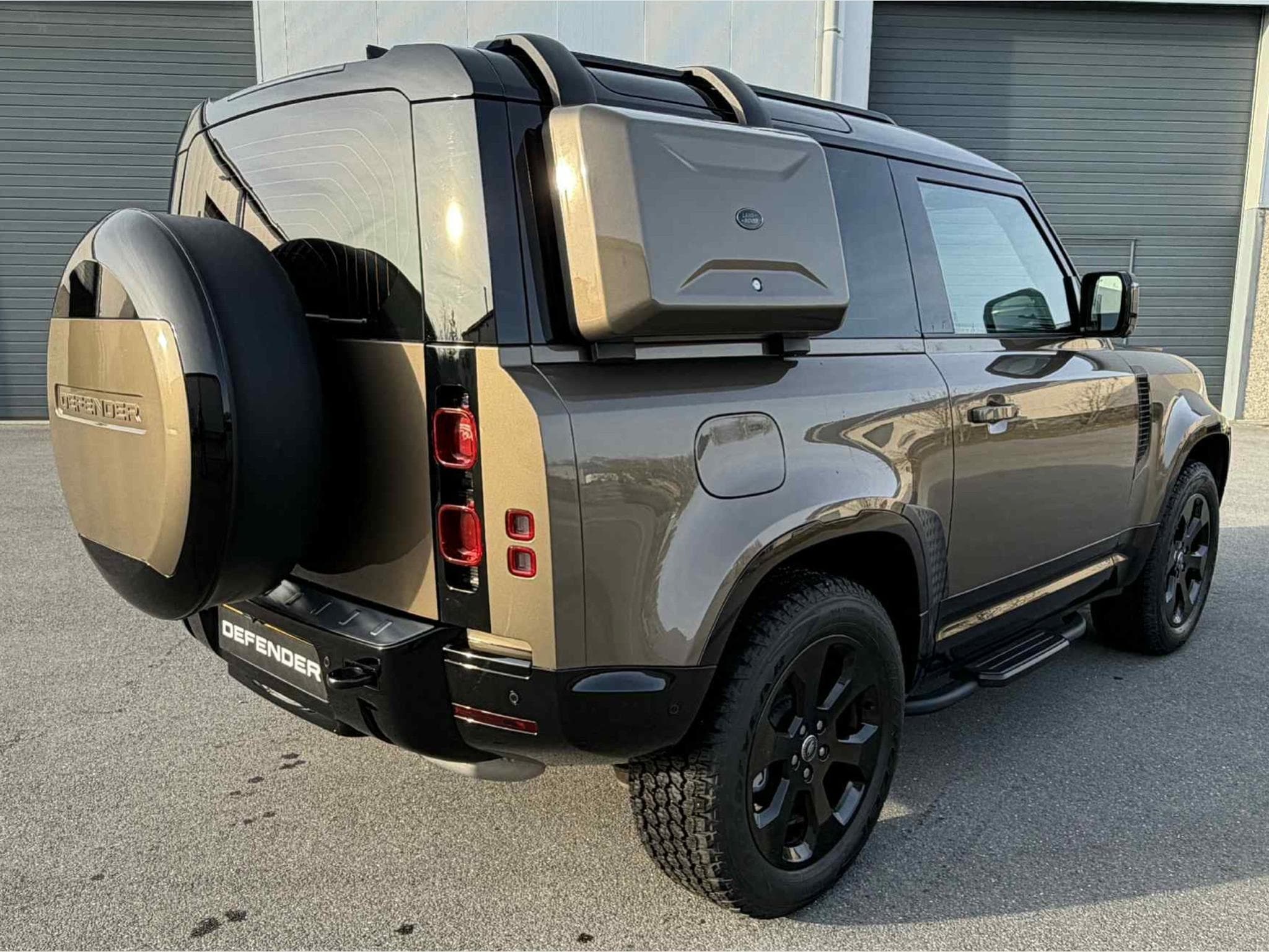 Land-Rover Defender 90 X DYNAMIC SE (2024) - Foto 3