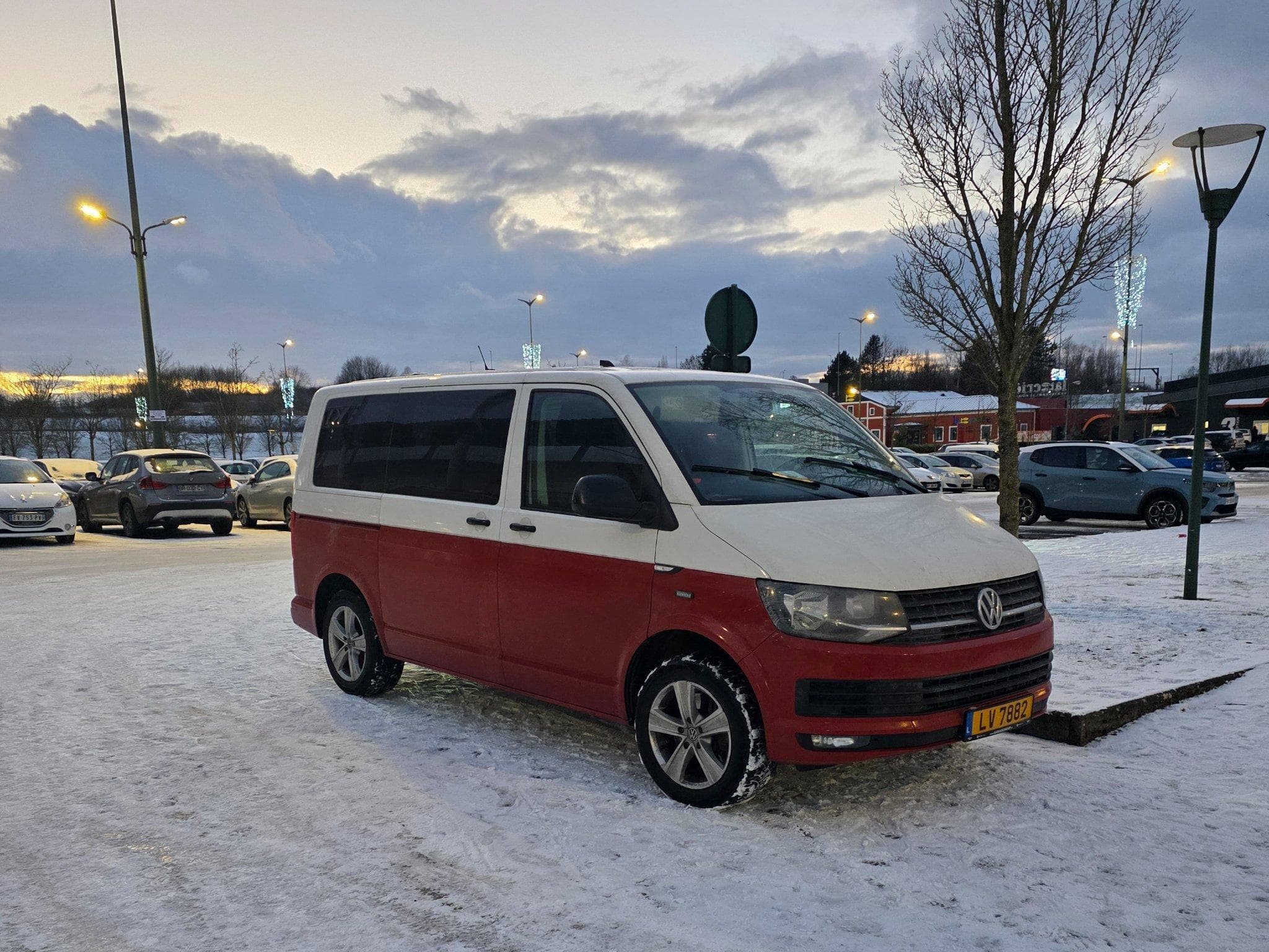 VW Caravelle (2018) - Photo 2