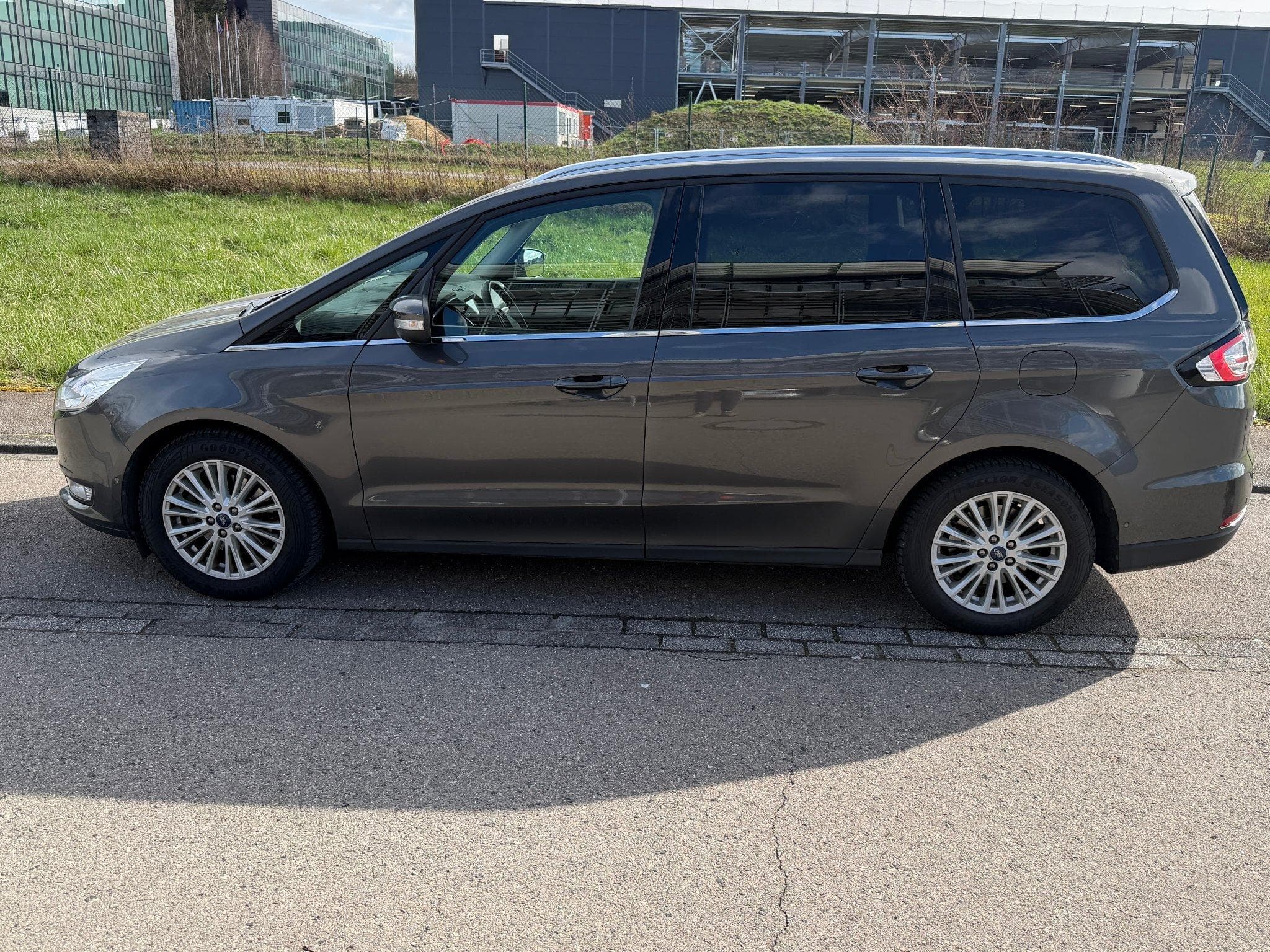 Ford Galaxy Titanium (2018) - Photo 1