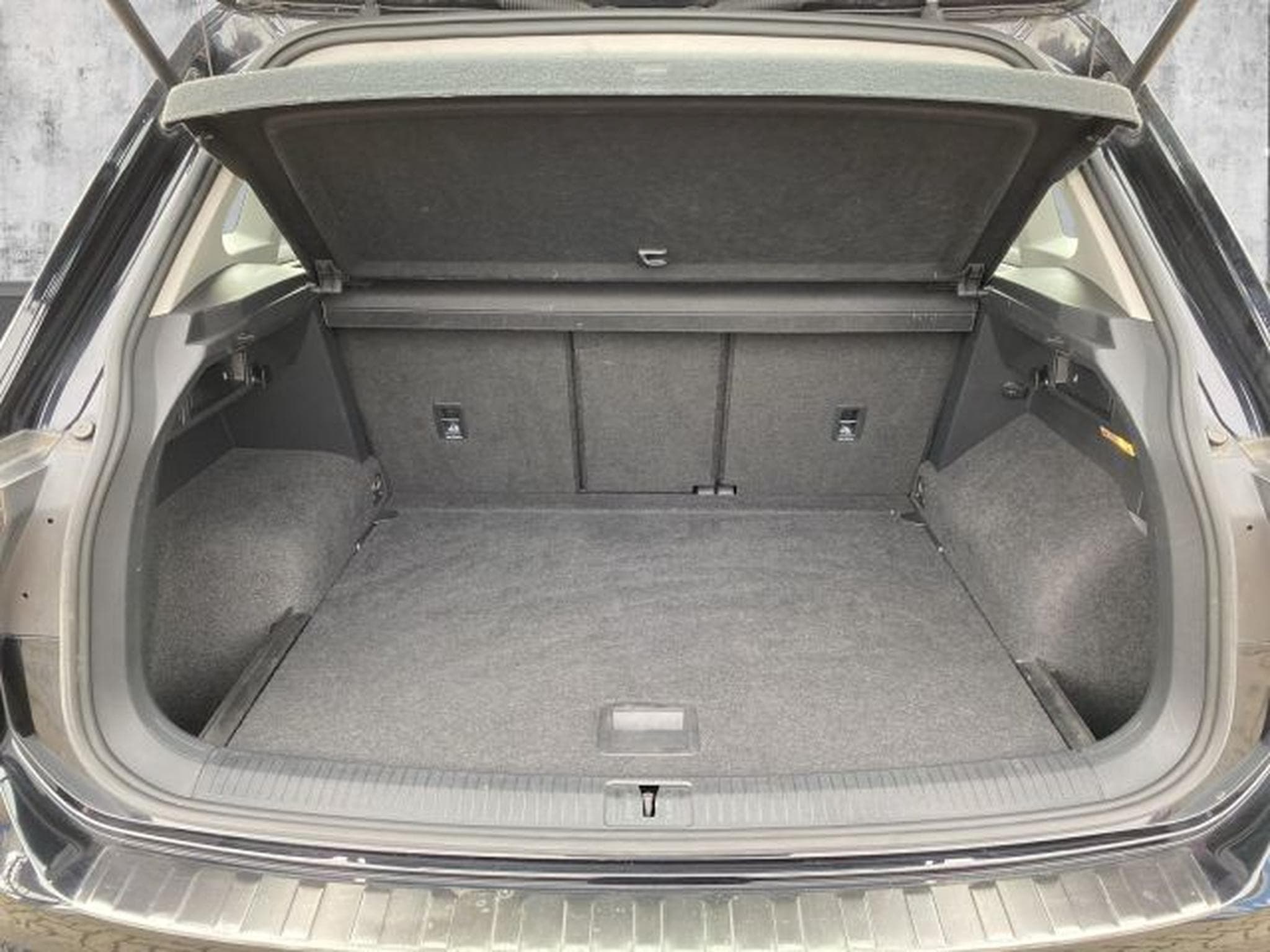 VW Tiguan Tiguan 2.0 TDI DSG Highl. R-Line 4M NAVI AHK 360 (2020) - Photo 10